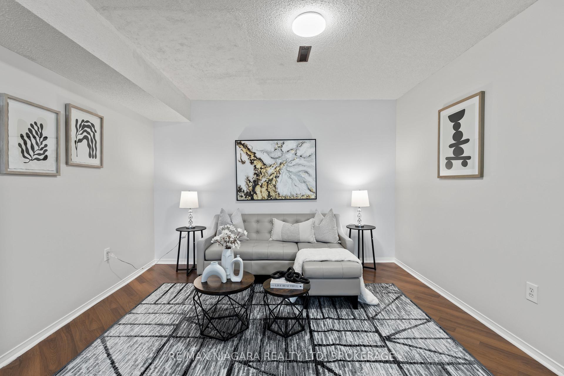 Photo 17 of 49 Metcalf Crescent, New Tecumseth, Tottenham — HOMEH