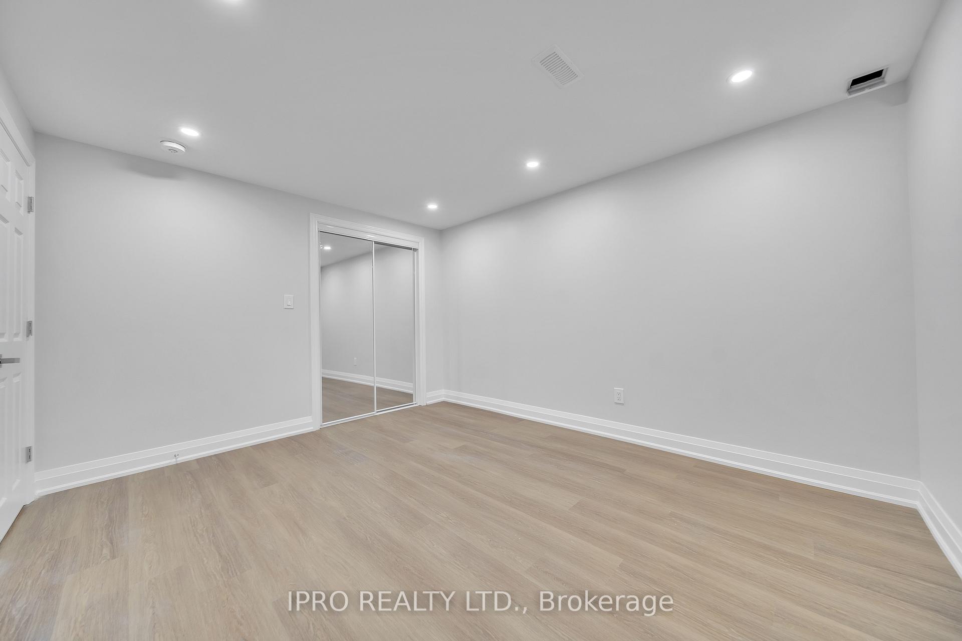 Photo 16 of 315 Pringle Avenue, Milton, Scott — HOMEH