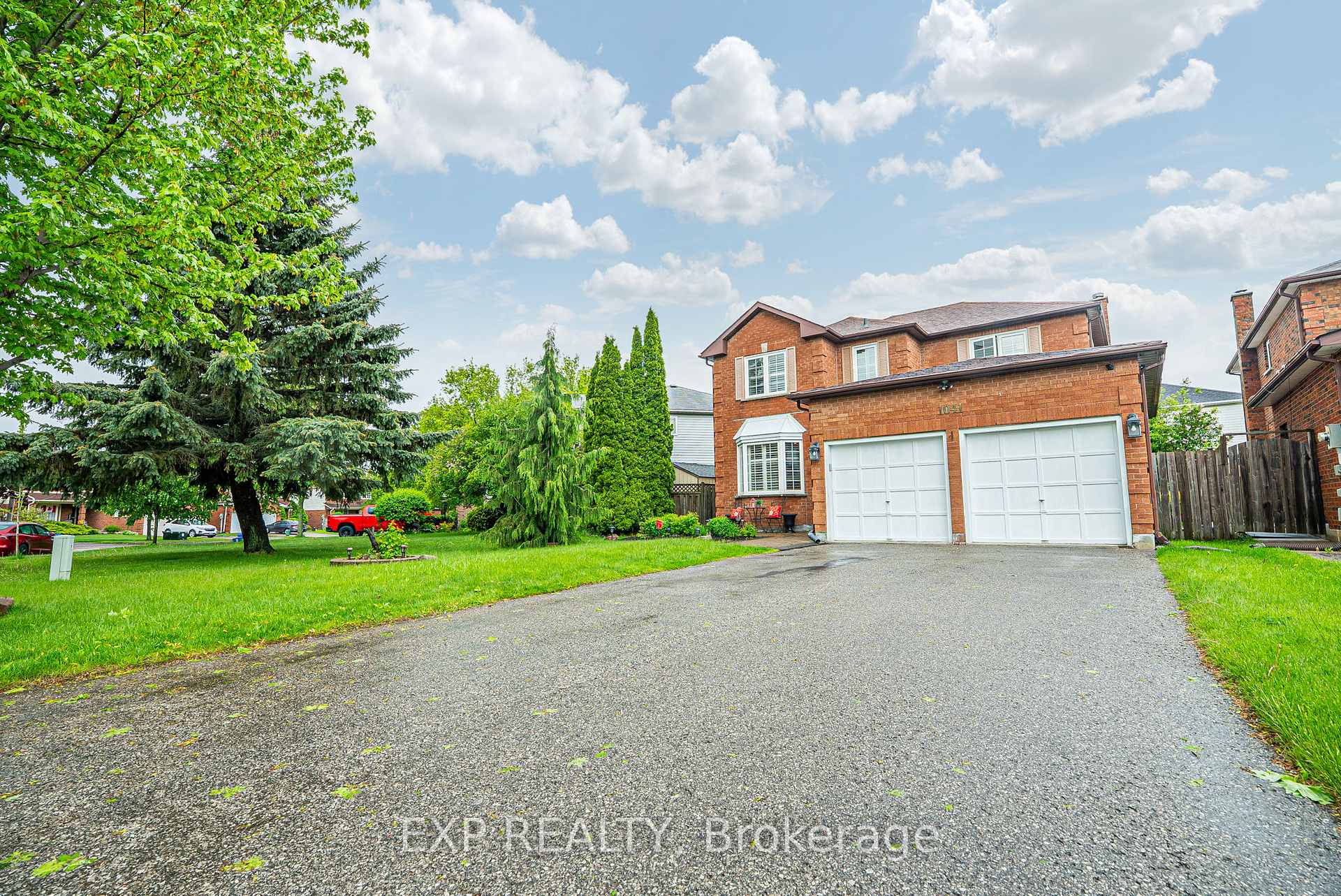 Photo 2 of 1041 Ridge Valley Drive, Oshawa, Pinecrest — HOMEH