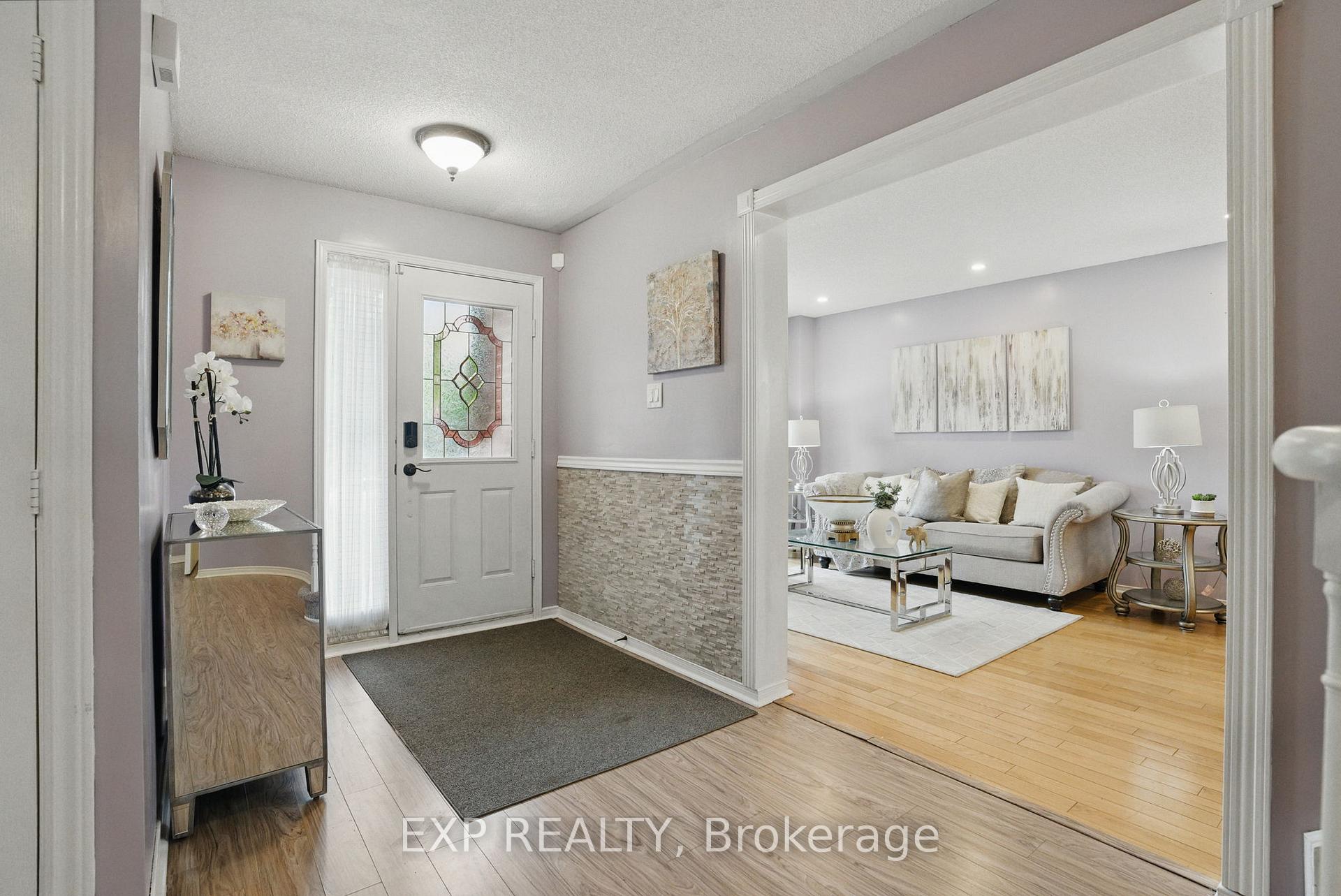 Photo 3 of 1041 Ridge Valley Drive, Oshawa, Pinecrest — HOMEH