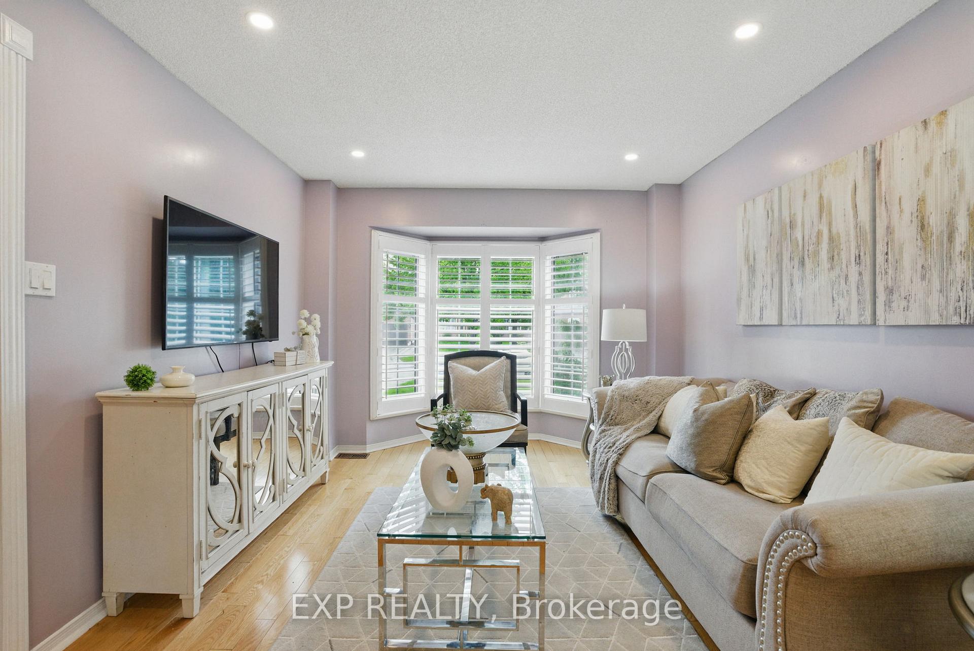 Photo 5 of 1041 Ridge Valley Drive, Oshawa, Pinecrest — HOMEH