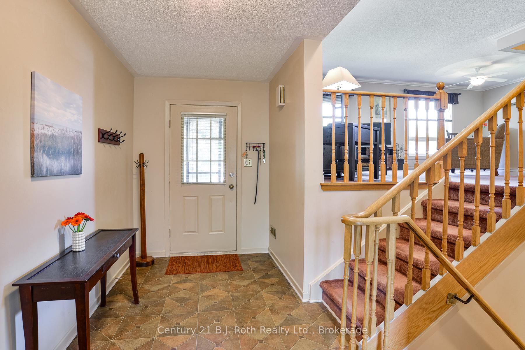 Photo 4 of 57 Andrea Crescent, Orillia — HOMEH