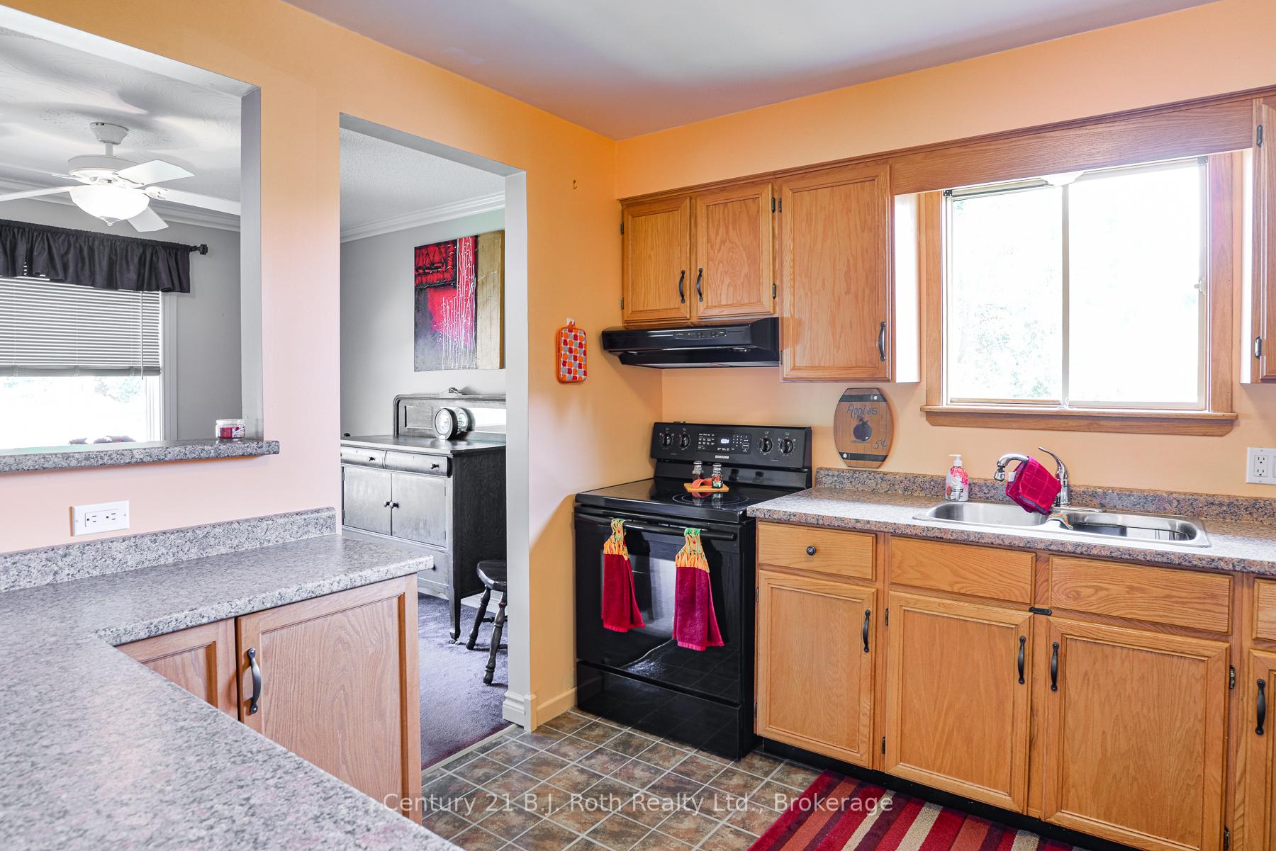 Photo 10 of 57 Andrea Crescent, Orillia — HOMEH