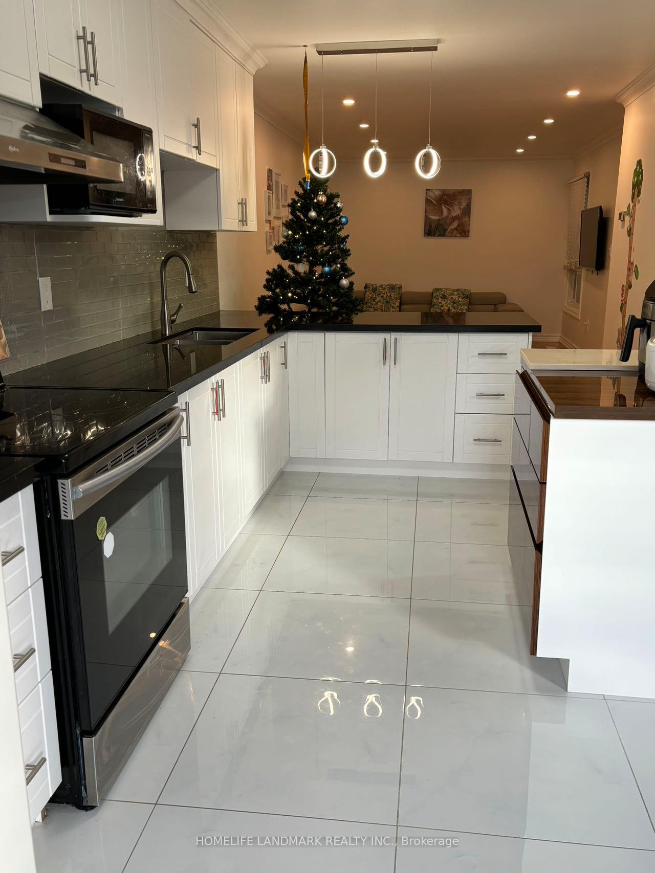 Photo 1 of 52 Halder Crescent, Markham, Milliken Mills East — HOMEH