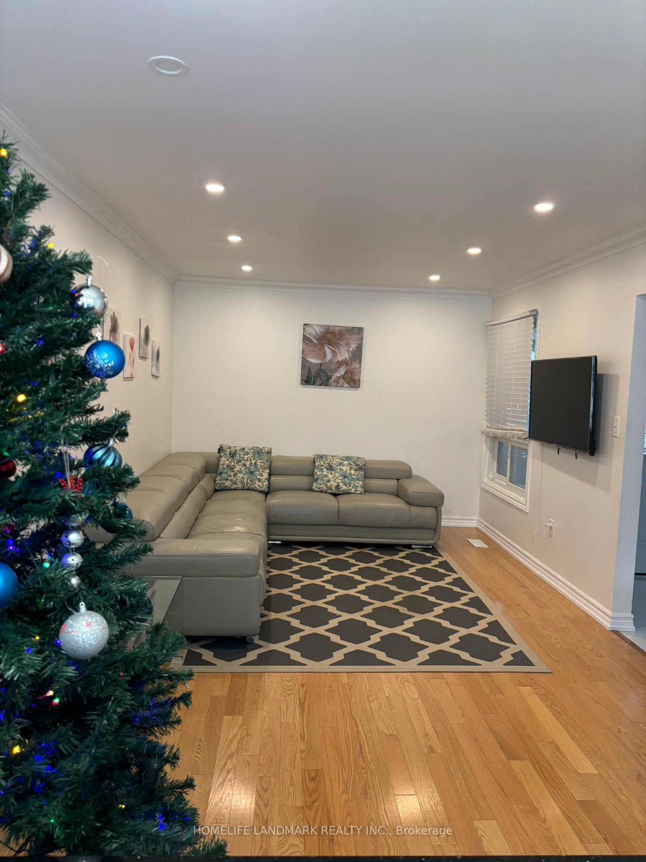 Photo 3 of 52 Halder Crescent, Markham, Milliken Mills East — HOMEH