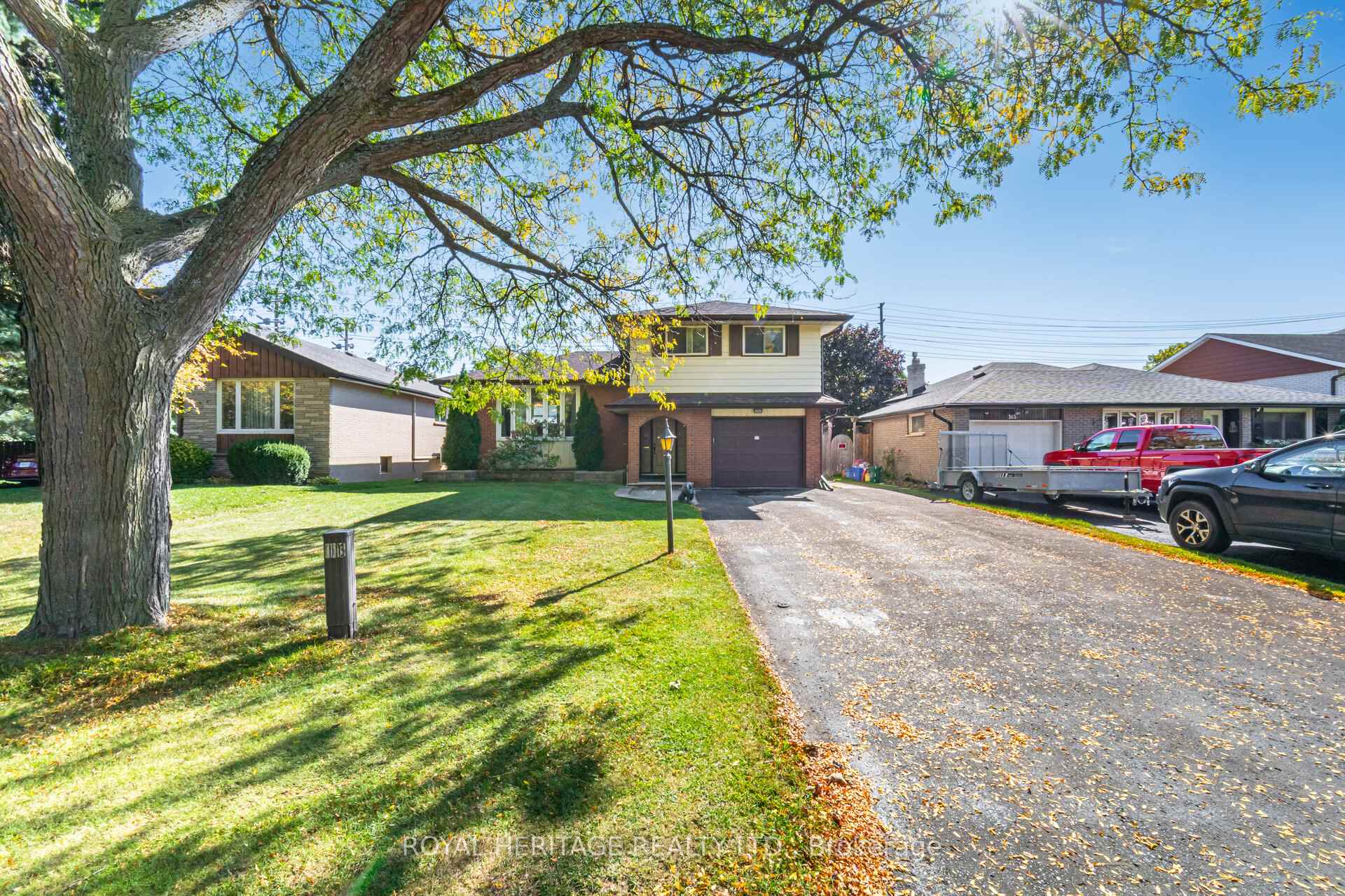 Photo 2 of 369 Carnaby Court, Oshawa, Centennial — HOMEH