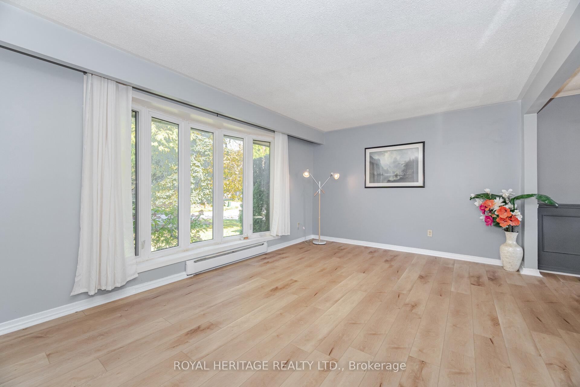 Photo 3 of 369 Carnaby Court, Oshawa, Centennial — HOMEH