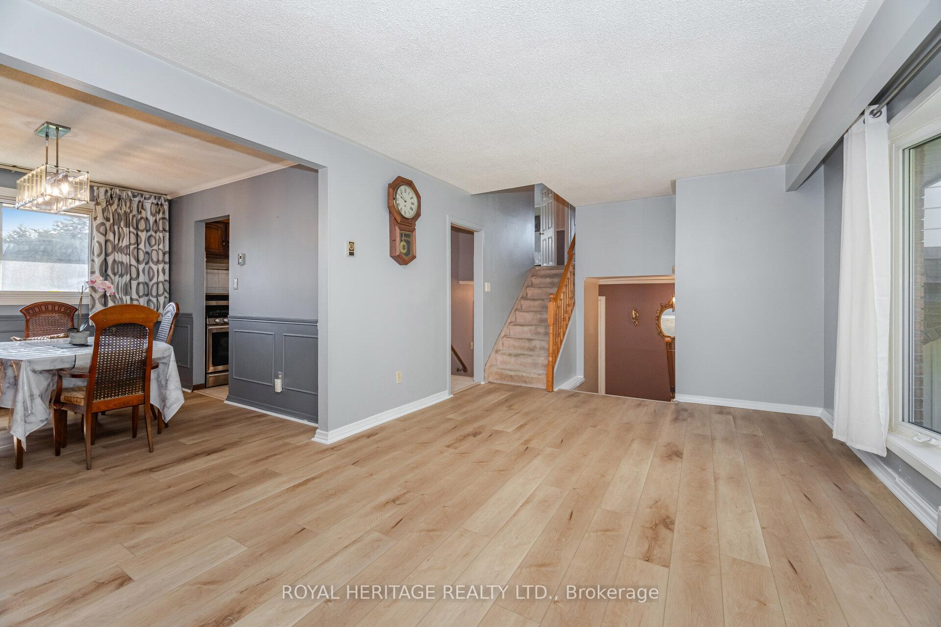 Photo 4 of 369 Carnaby Court, Oshawa, Centennial — HOMEH