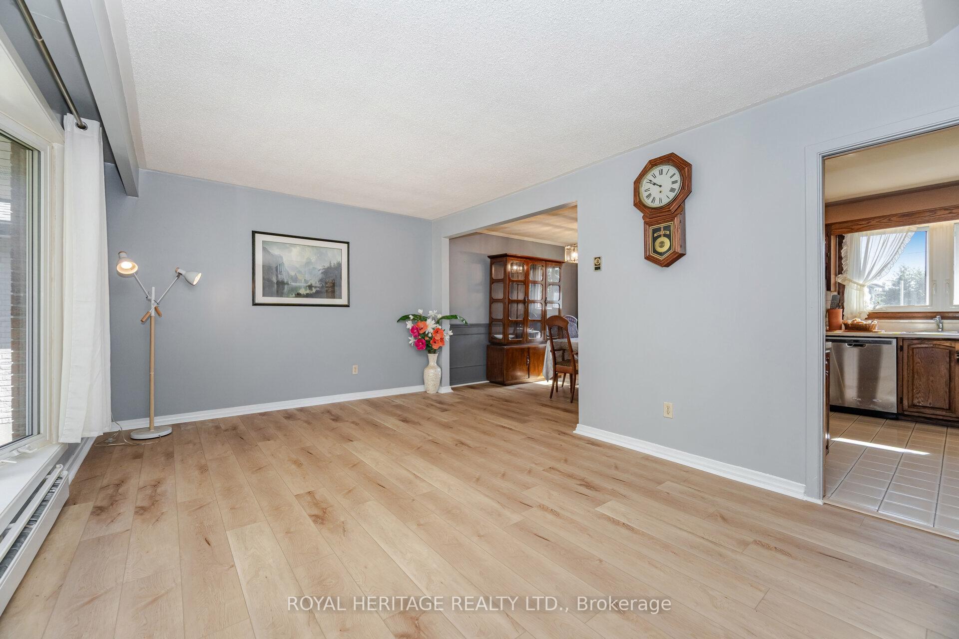 Photo 5 of 369 Carnaby Court, Oshawa, Centennial — HOMEH