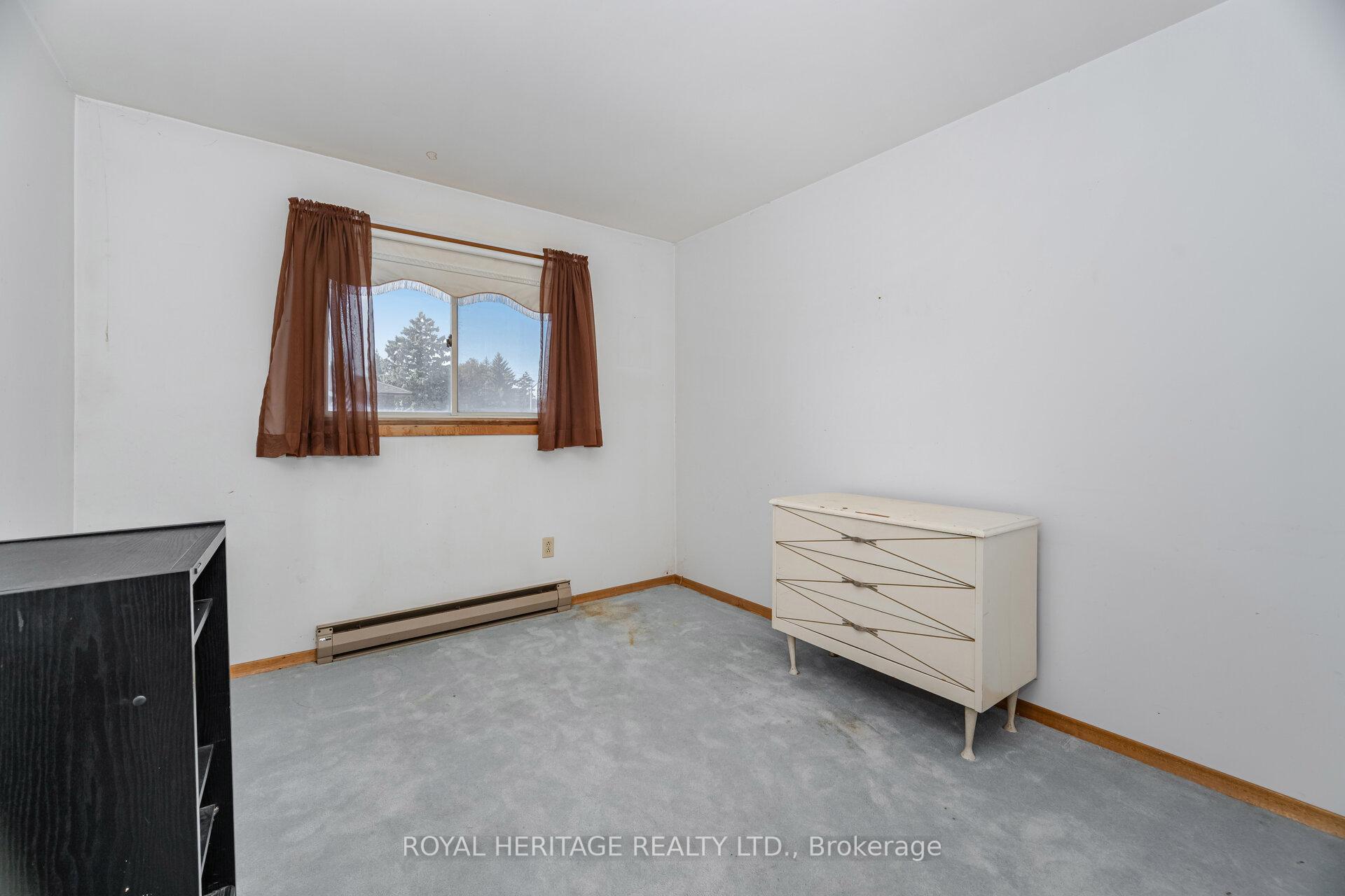 Photo 16 of 369 Carnaby Court, Oshawa, Centennial — HOMEH
