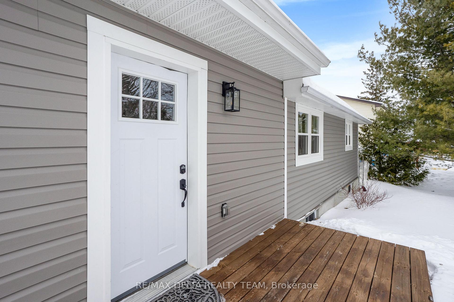 Photo 2 of 984 Hillmillar Street, Ottawa, Cumberland Village — HOMEH