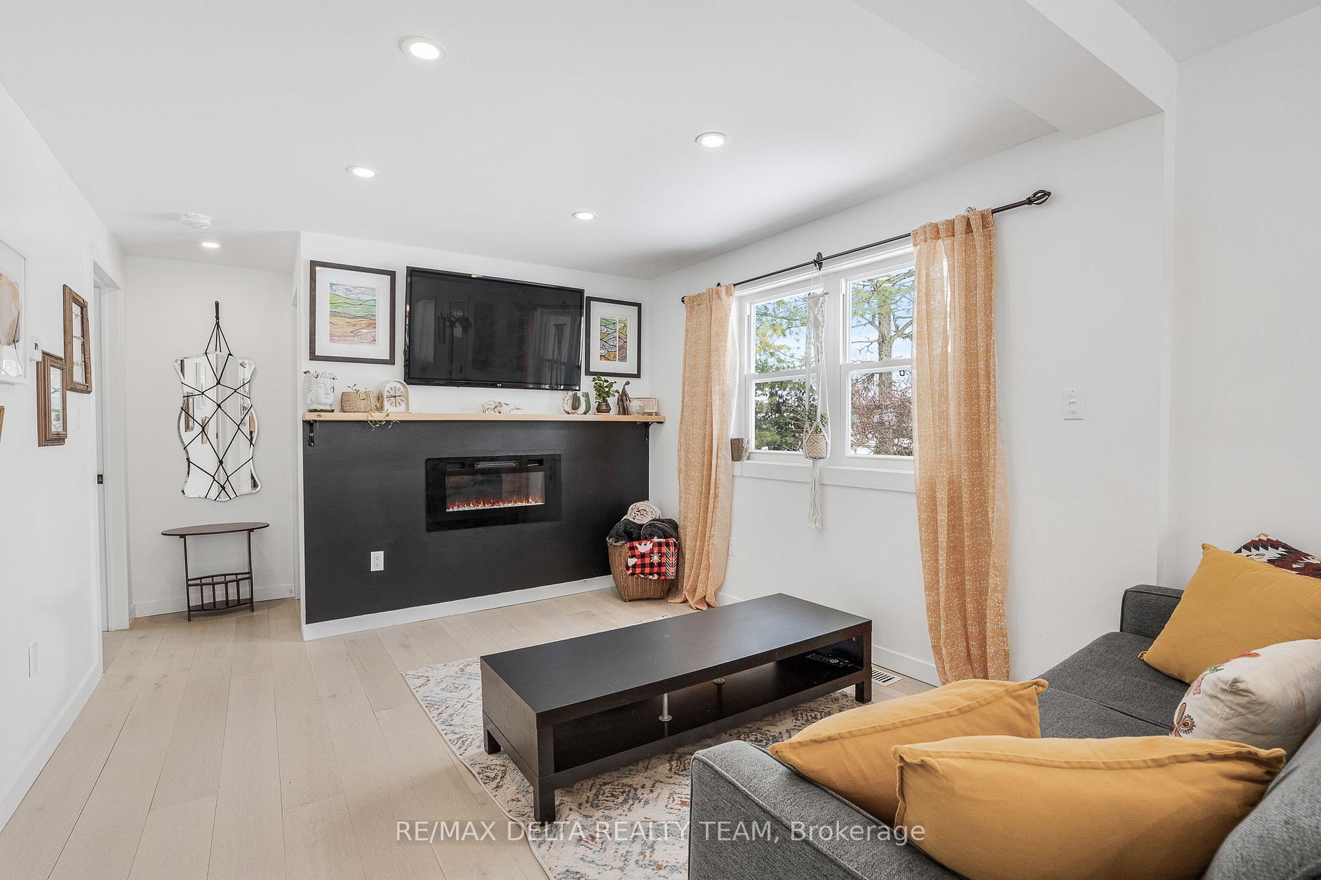 Photo 5 of 984 Hillmillar Street, Ottawa, Cumberland Village — HOMEH
