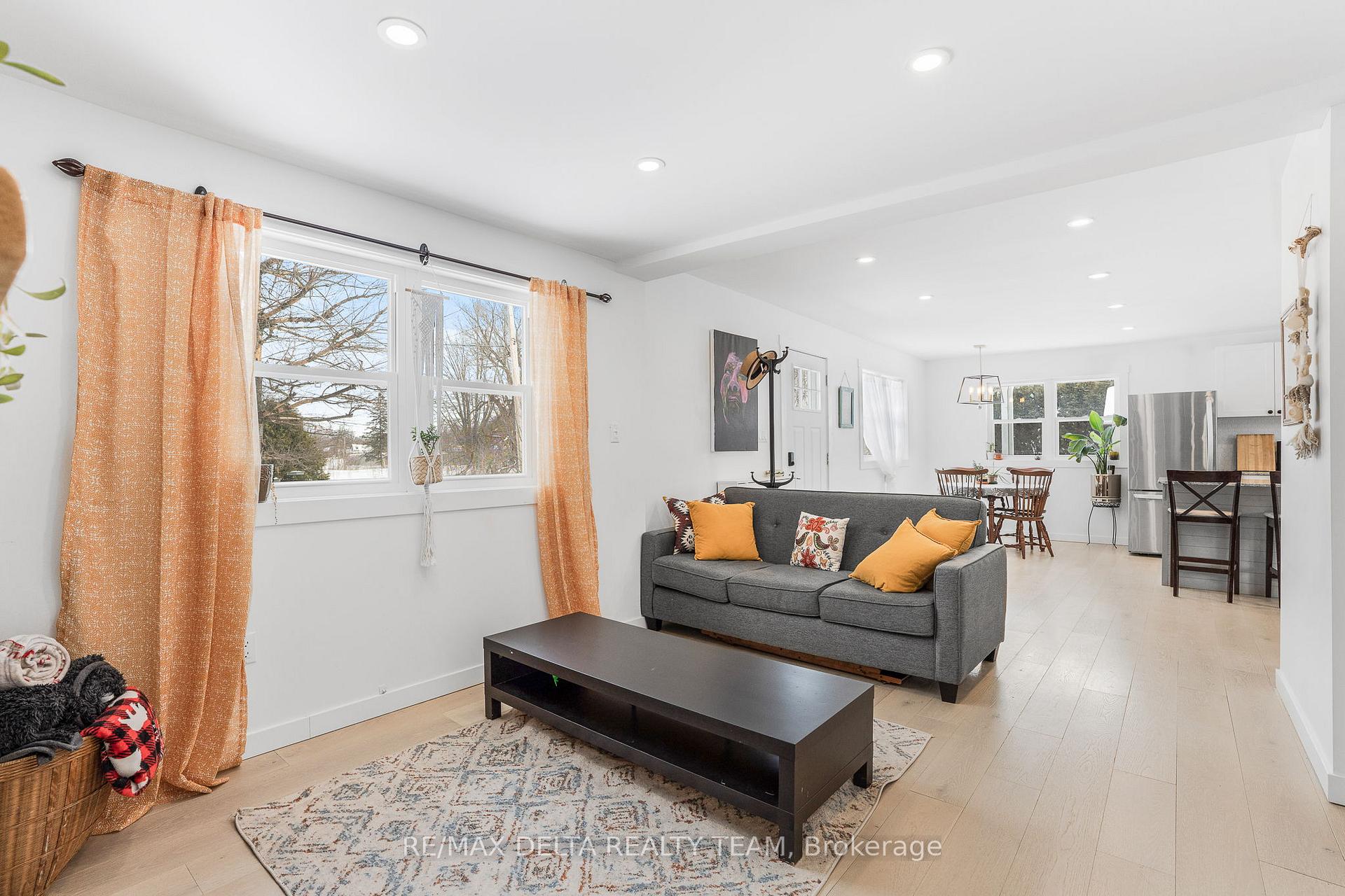 Photo 6 of 984 Hillmillar Street, Ottawa, Cumberland Village — HOMEH