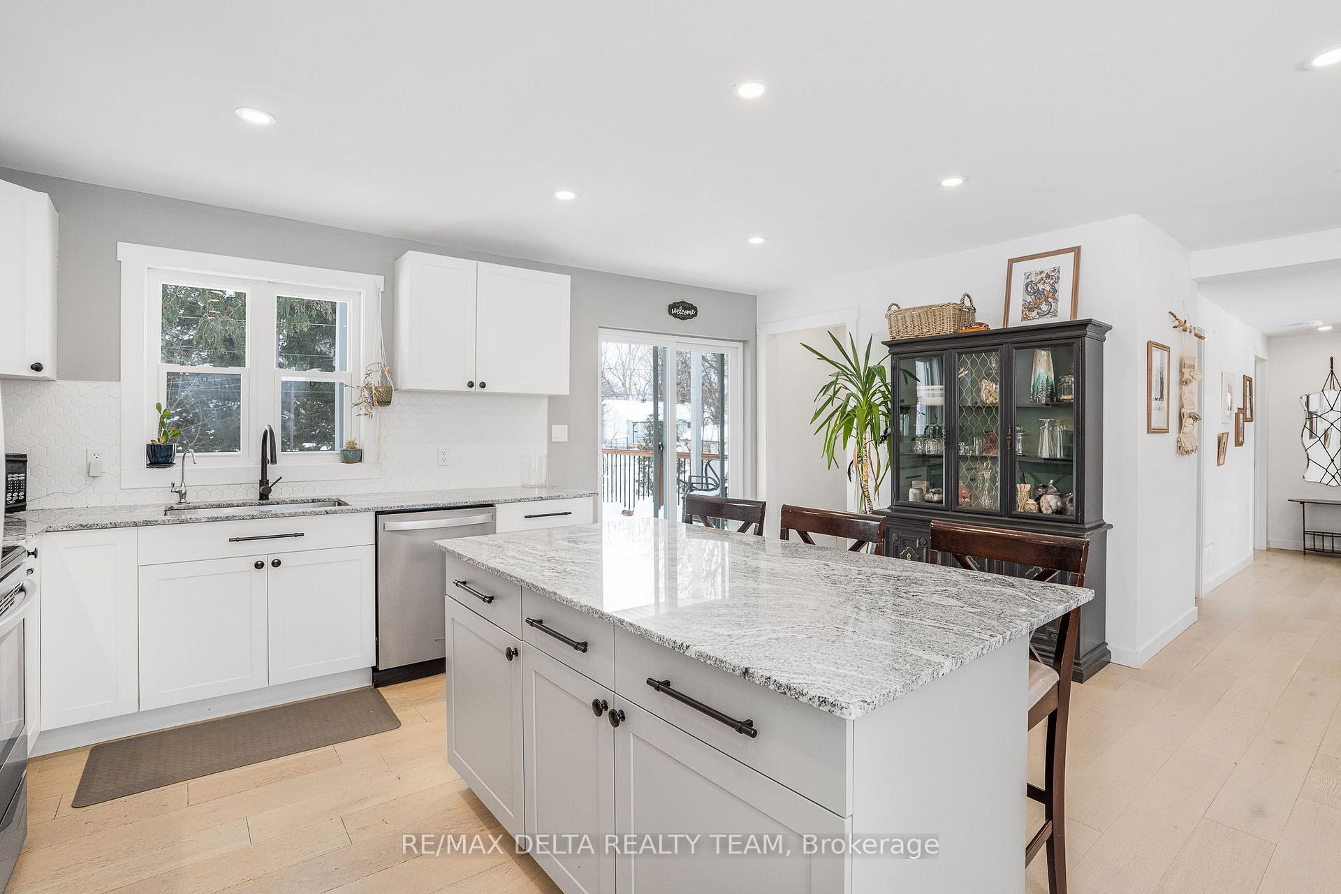 Photo 13 of 984 Hillmillar Street, Ottawa, Cumberland Village — HOMEH