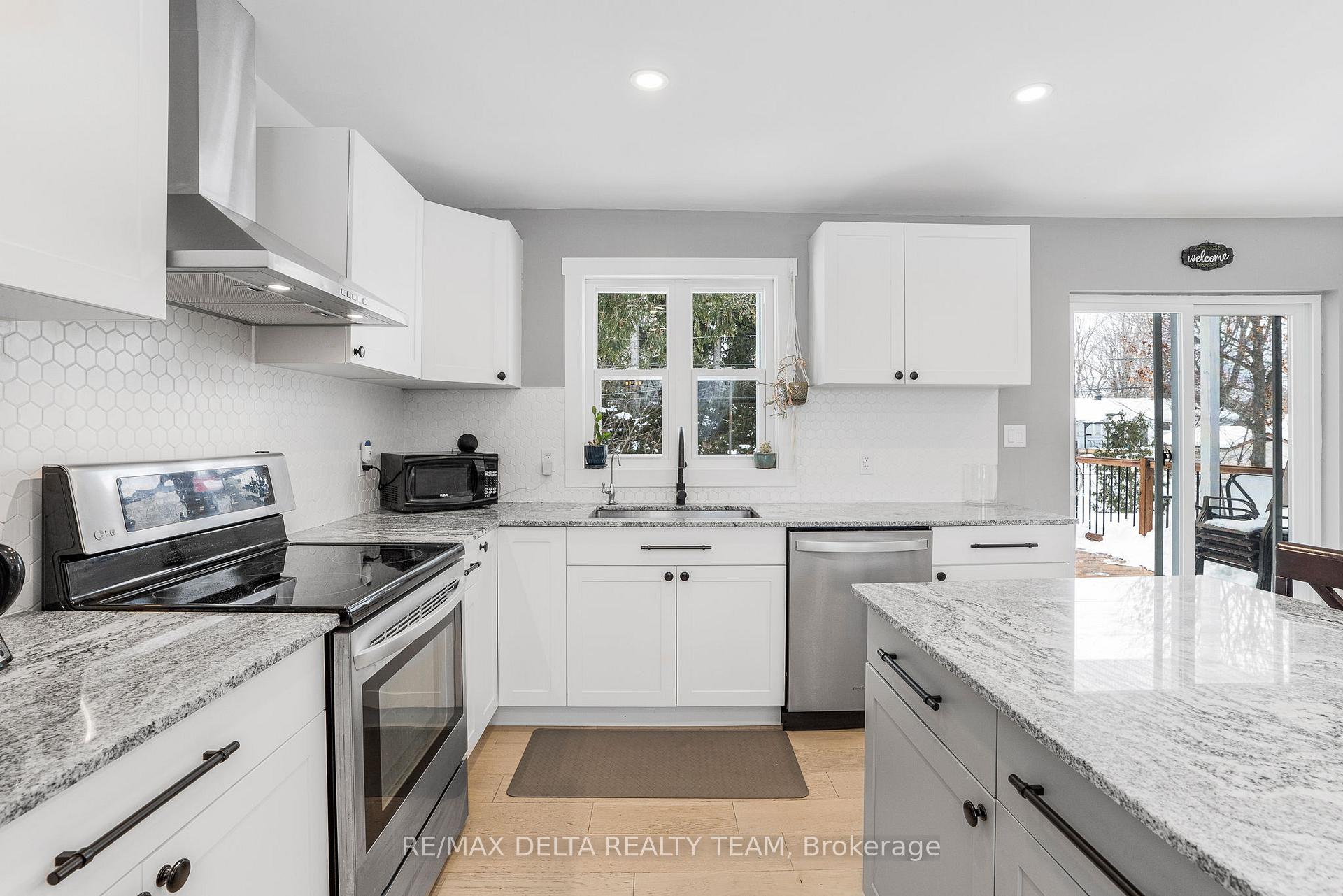 Photo 14 of 984 Hillmillar Street, Ottawa, Cumberland Village — HOMEH