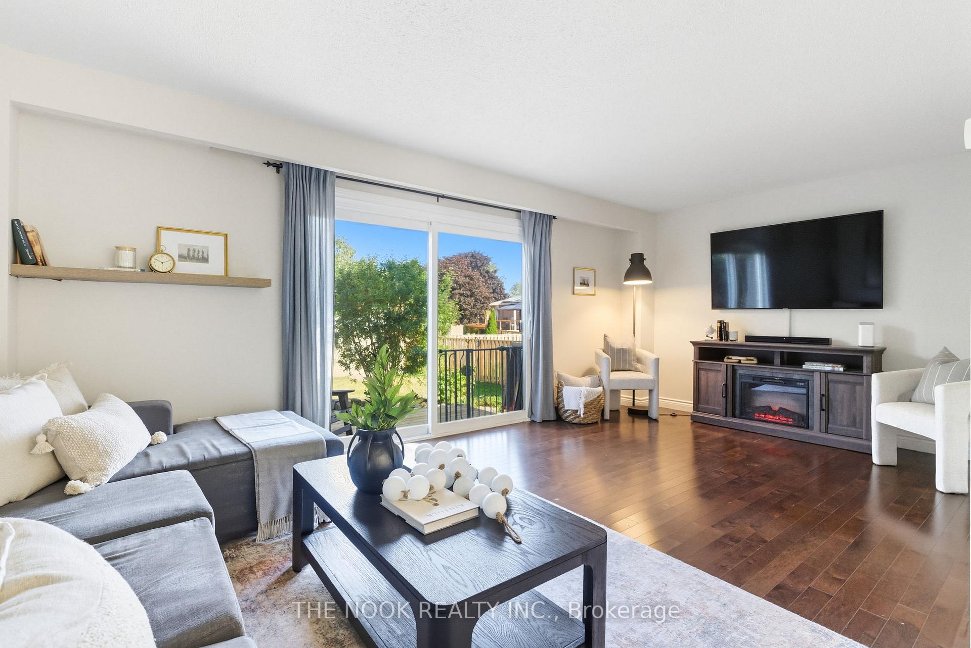 Photo 6 of 441 Charrington Avenue, Oshawa, Centennial — HOMEH