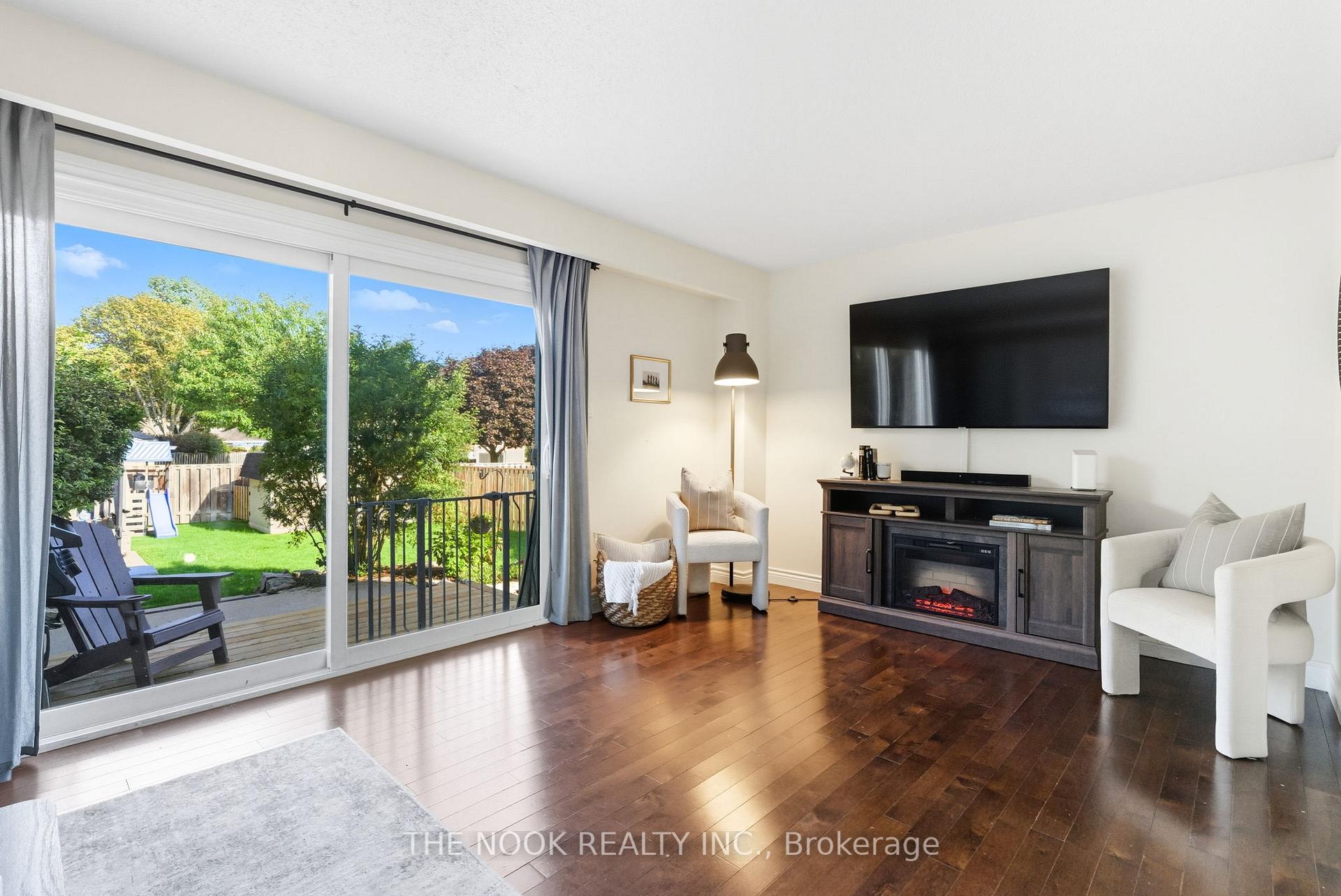 Photo 7 of 441 Charrington Avenue, Oshawa, Centennial — HOMEH