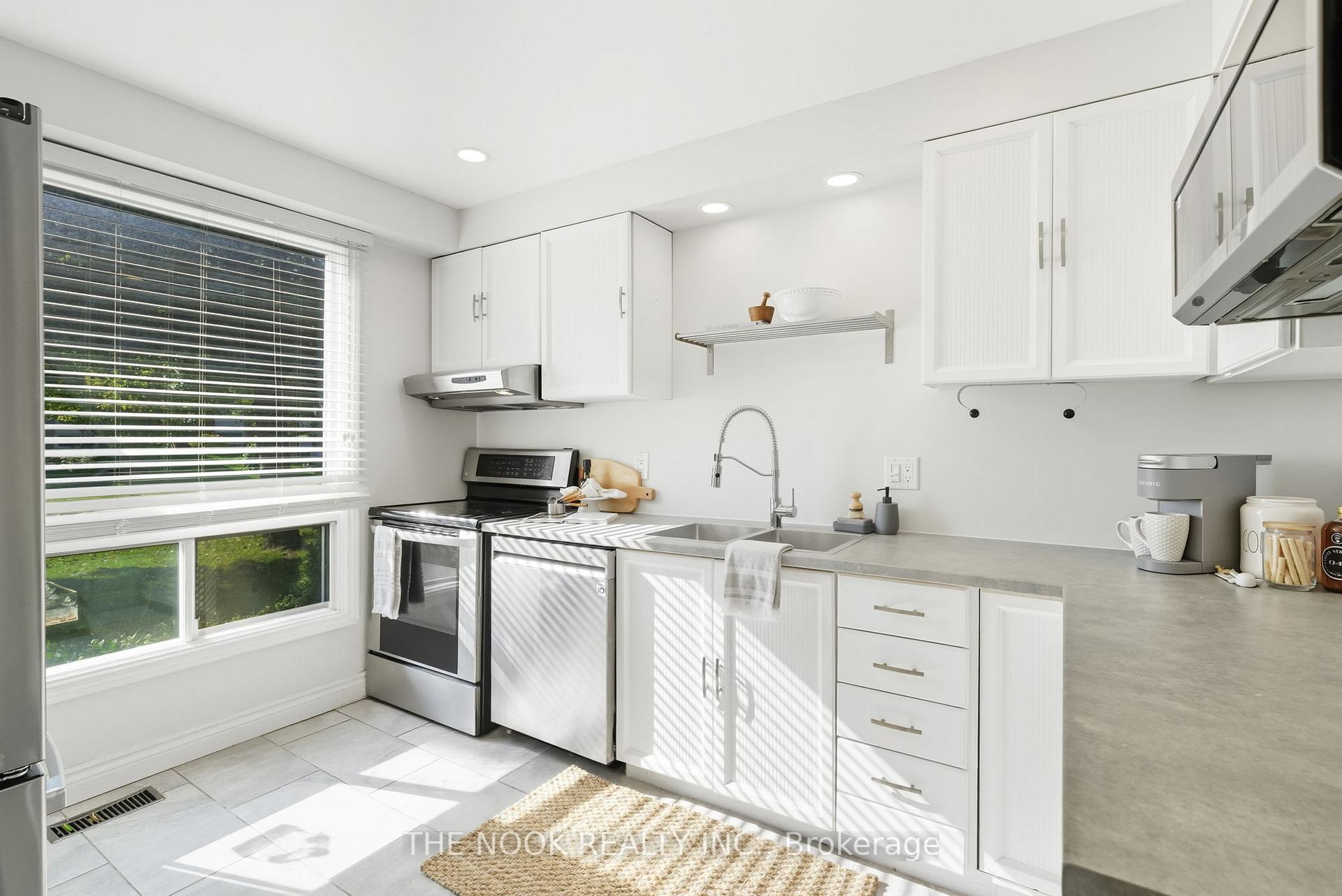 Photo 14 of 441 Charrington Avenue, Oshawa, Centennial — HOMEH