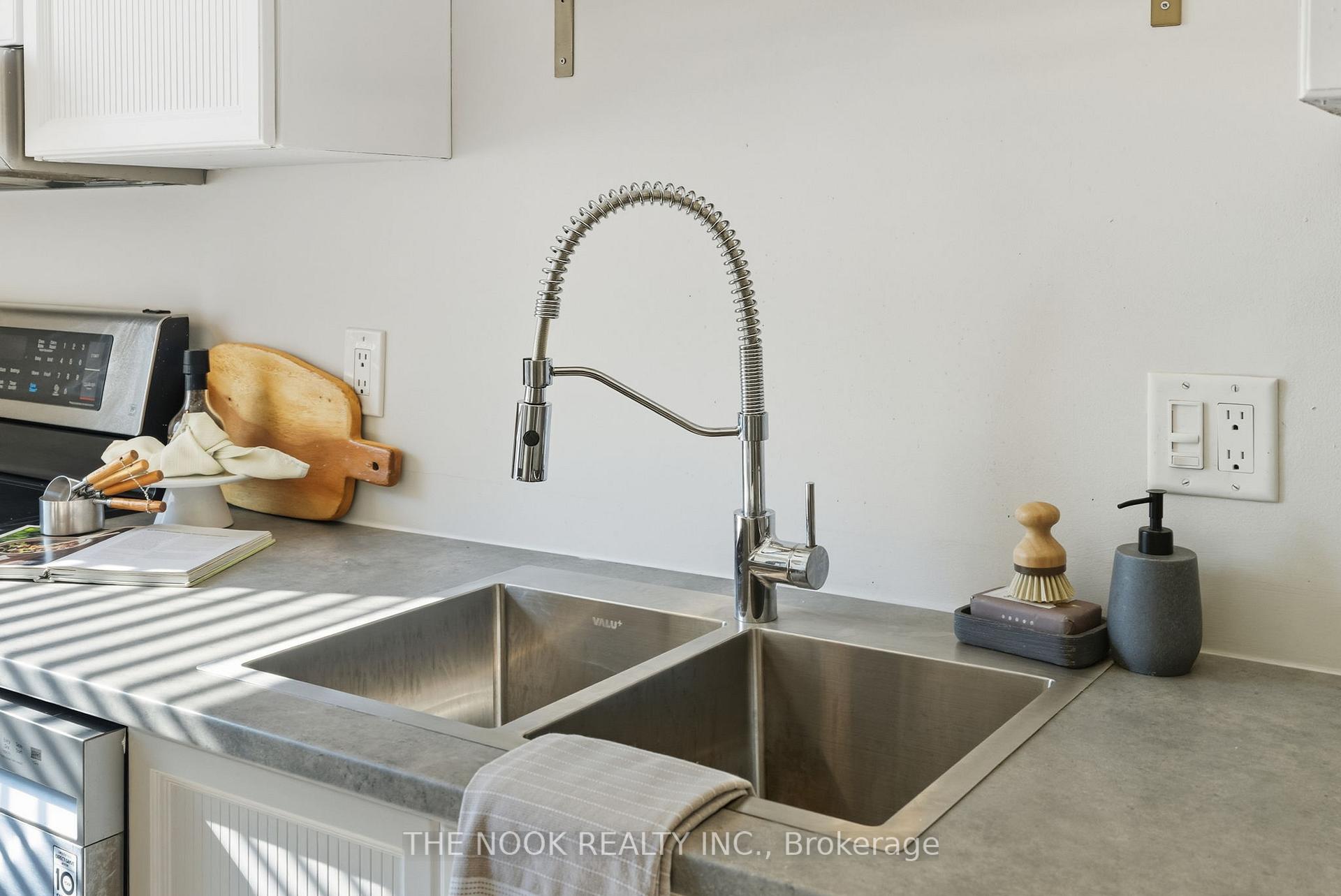 Photo 15 of 441 Charrington Avenue, Oshawa, Centennial — HOMEH