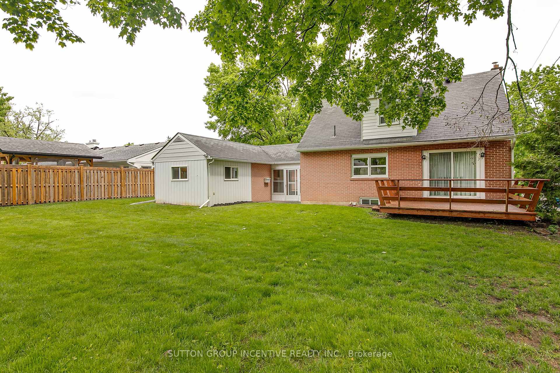 Photo 5 of 56 Dalton Crescent S, Orillia — HOMEH