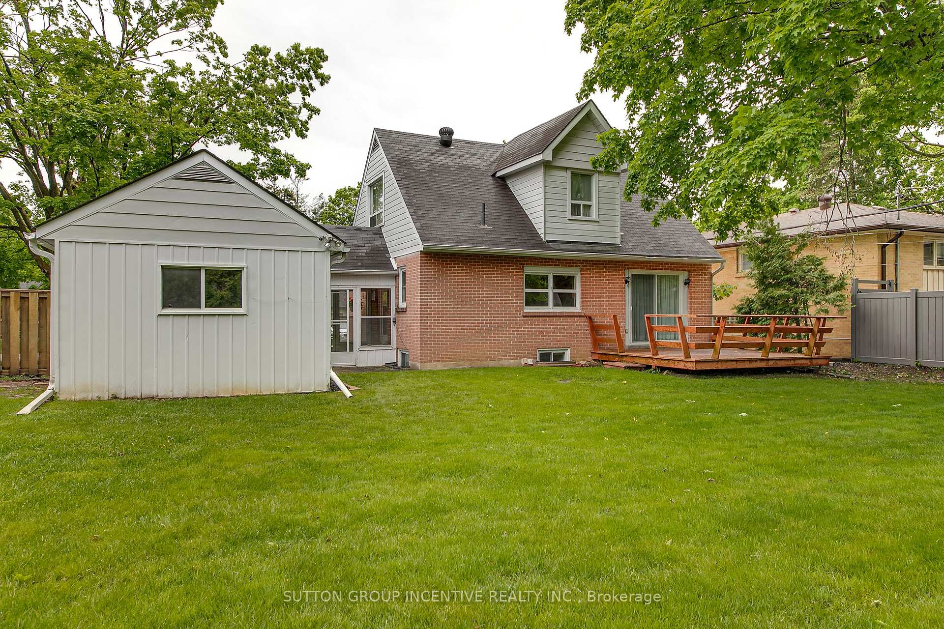 Photo 7 of 56 Dalton Crescent S, Orillia — HOMEH