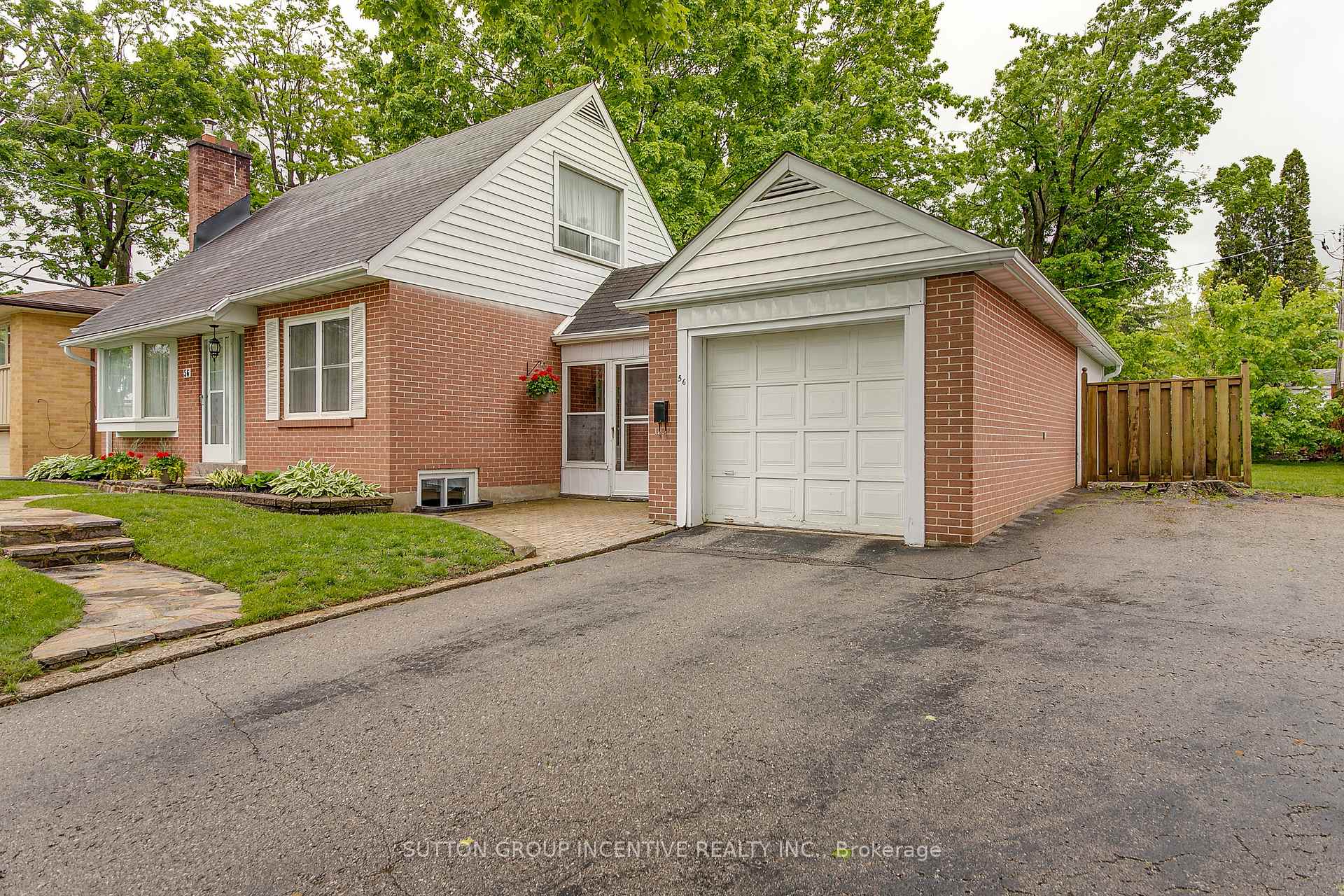 Photo 8 of 56 Dalton Crescent S, Orillia — HOMEH