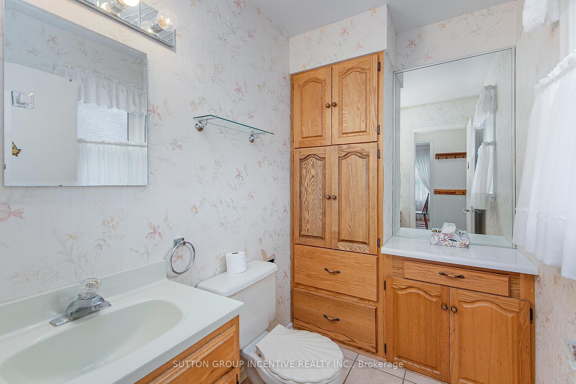 Photo 13 of 56 Dalton Crescent S, Orillia — HOMEH