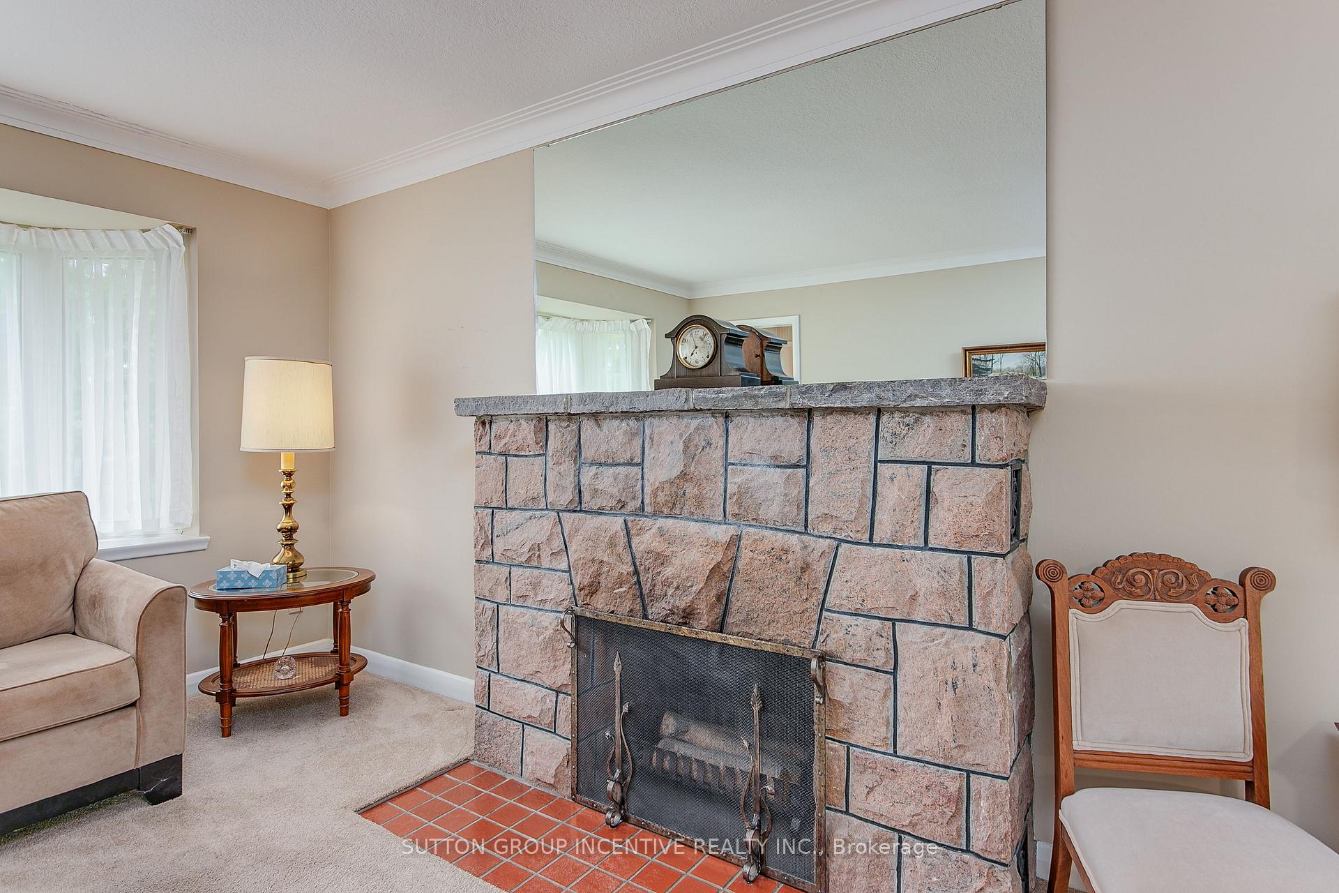 Photo 14 of 56 Dalton Crescent S, Orillia — HOMEH