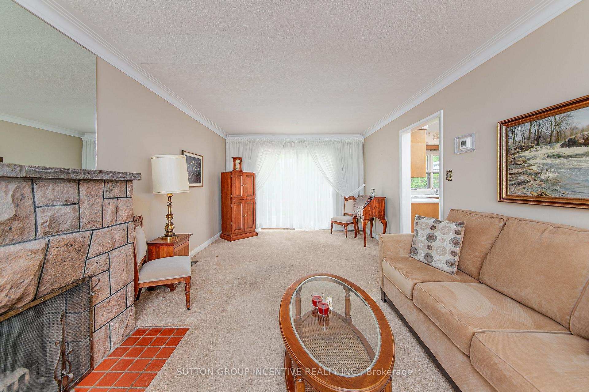 Photo 15 of 56 Dalton Crescent S, Orillia — HOMEH