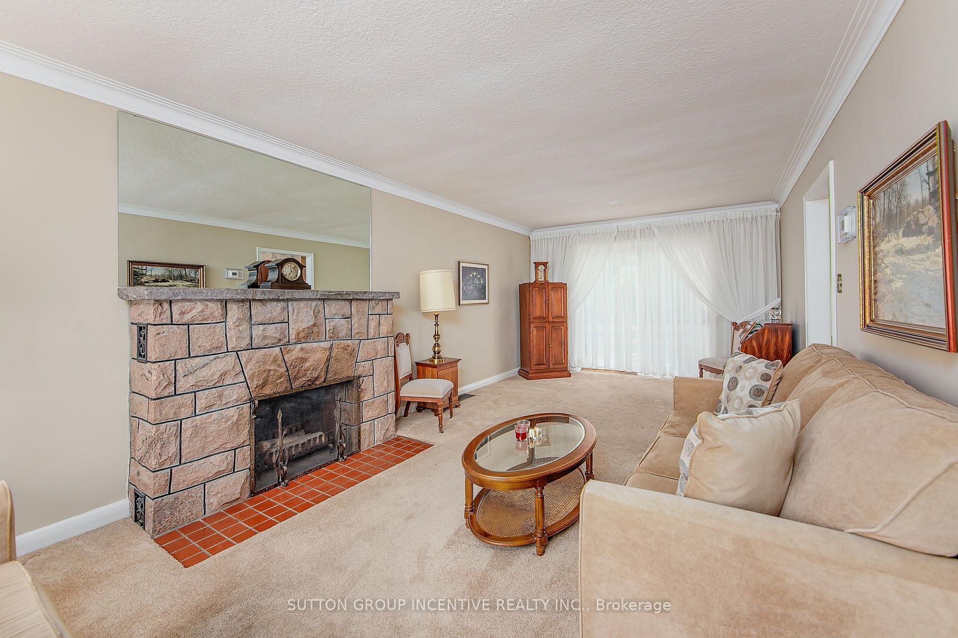 Photo 16 of 56 Dalton Crescent S, Orillia — HOMEH
