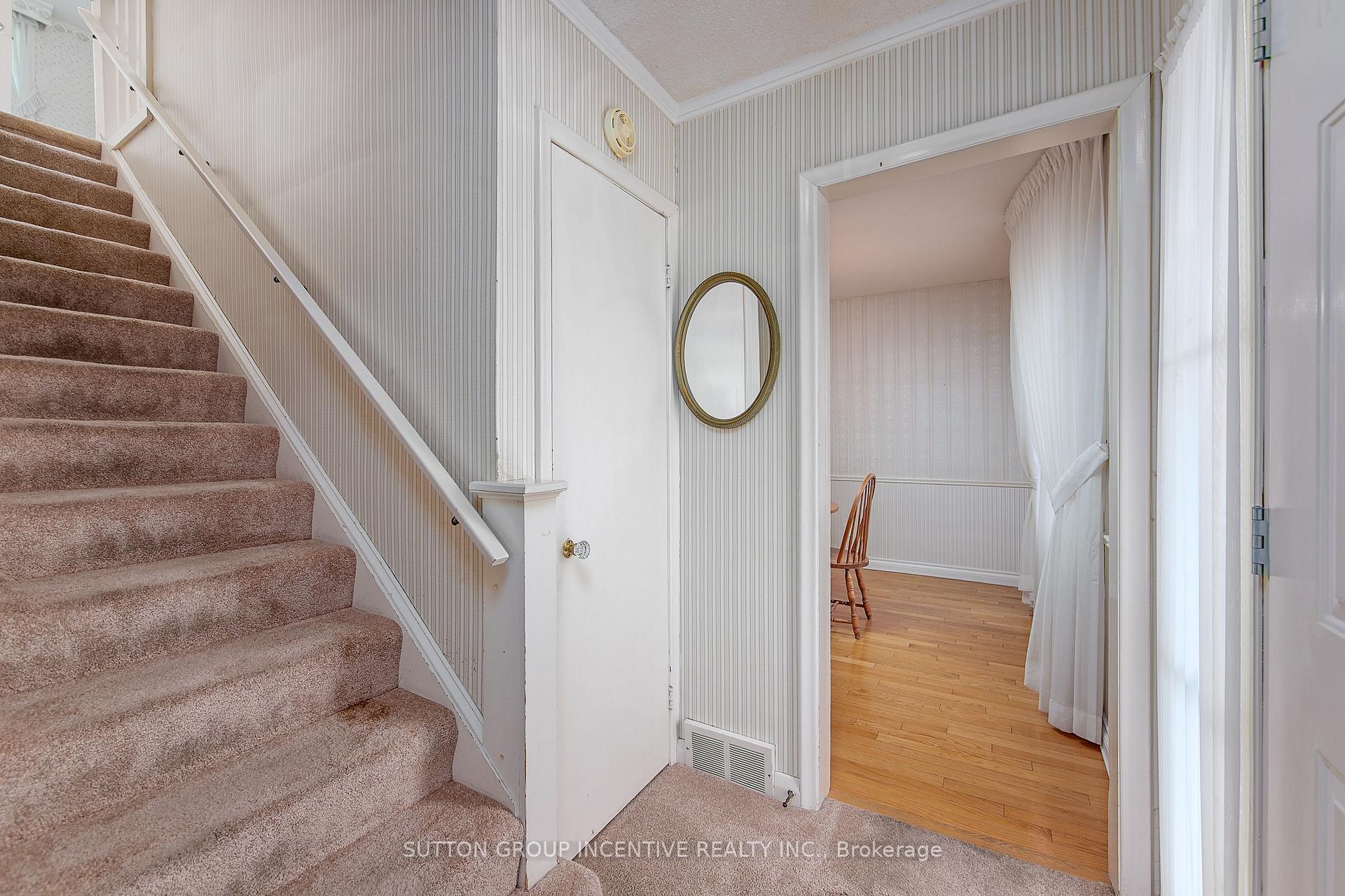 Photo 17 of 56 Dalton Crescent S, Orillia — HOMEH