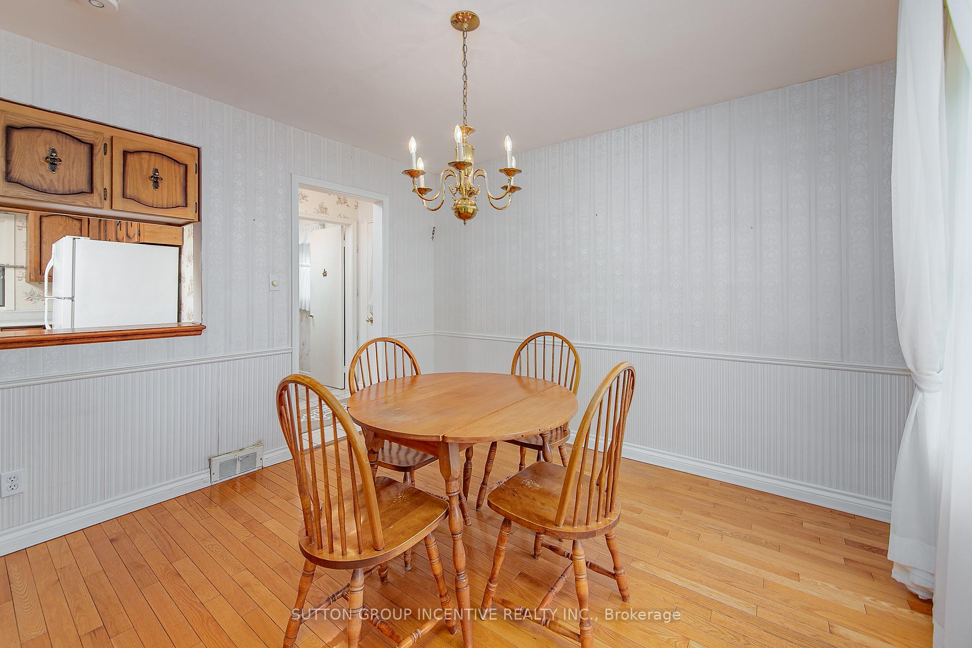 Photo 18 of 56 Dalton Crescent S, Orillia — HOMEH