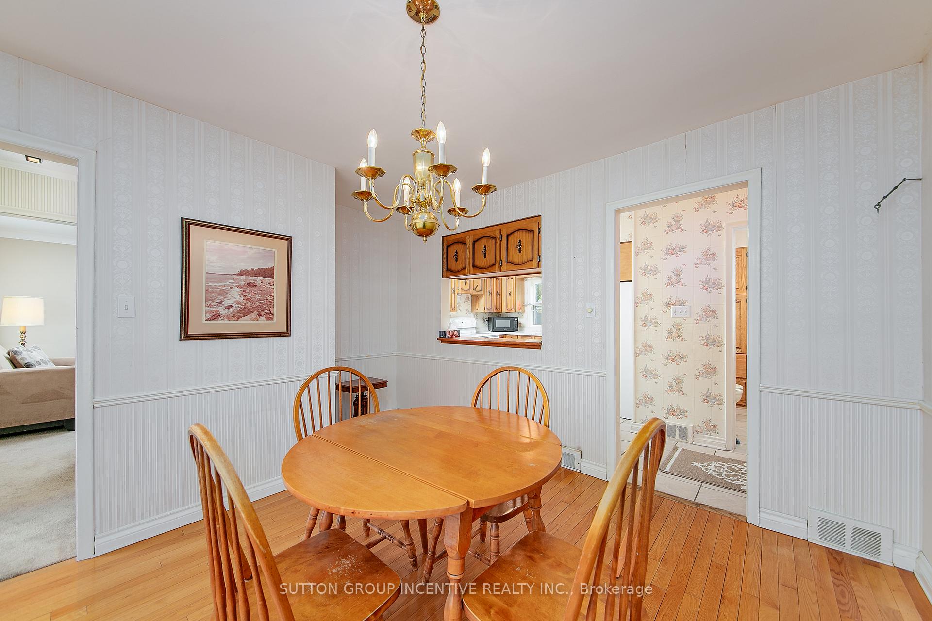 Photo 19 of 56 Dalton Crescent S, Orillia — HOMEH