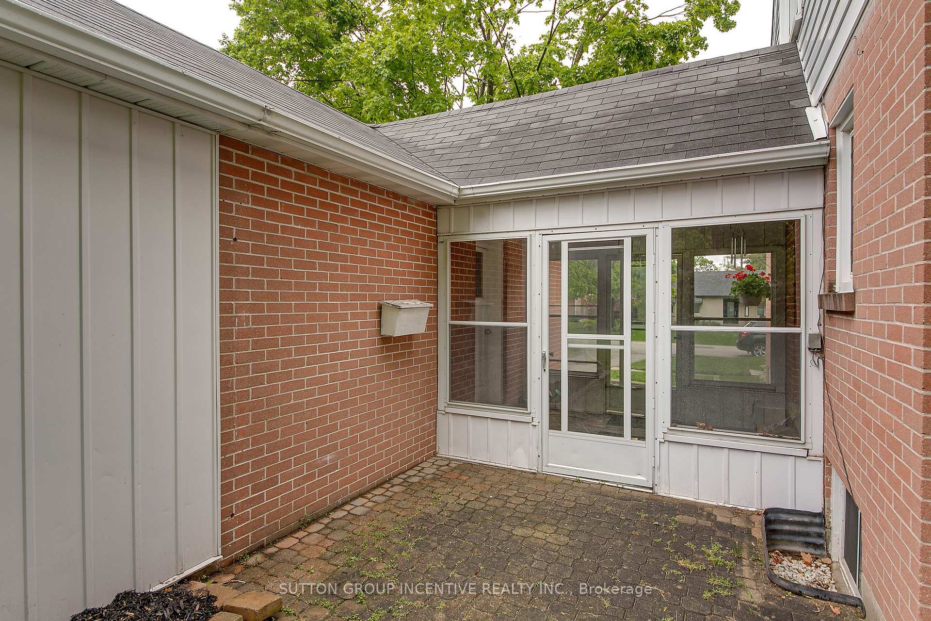 Photo 24 of 56 Dalton Crescent S, Orillia — HOMEH