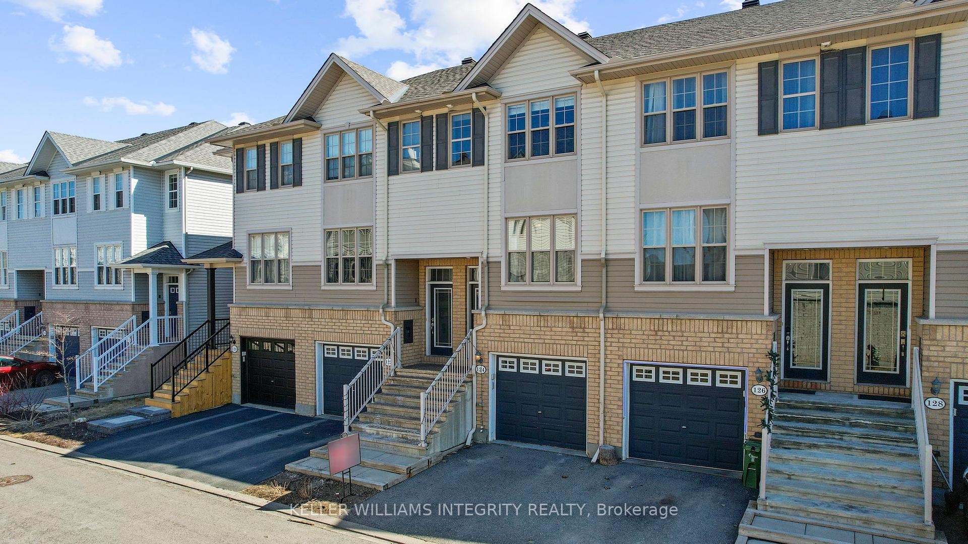 Photo 1 of 124 Caithness Private, Ottawa, Mer Bleue/Bradley Estates/Anderson Park — HOMEH