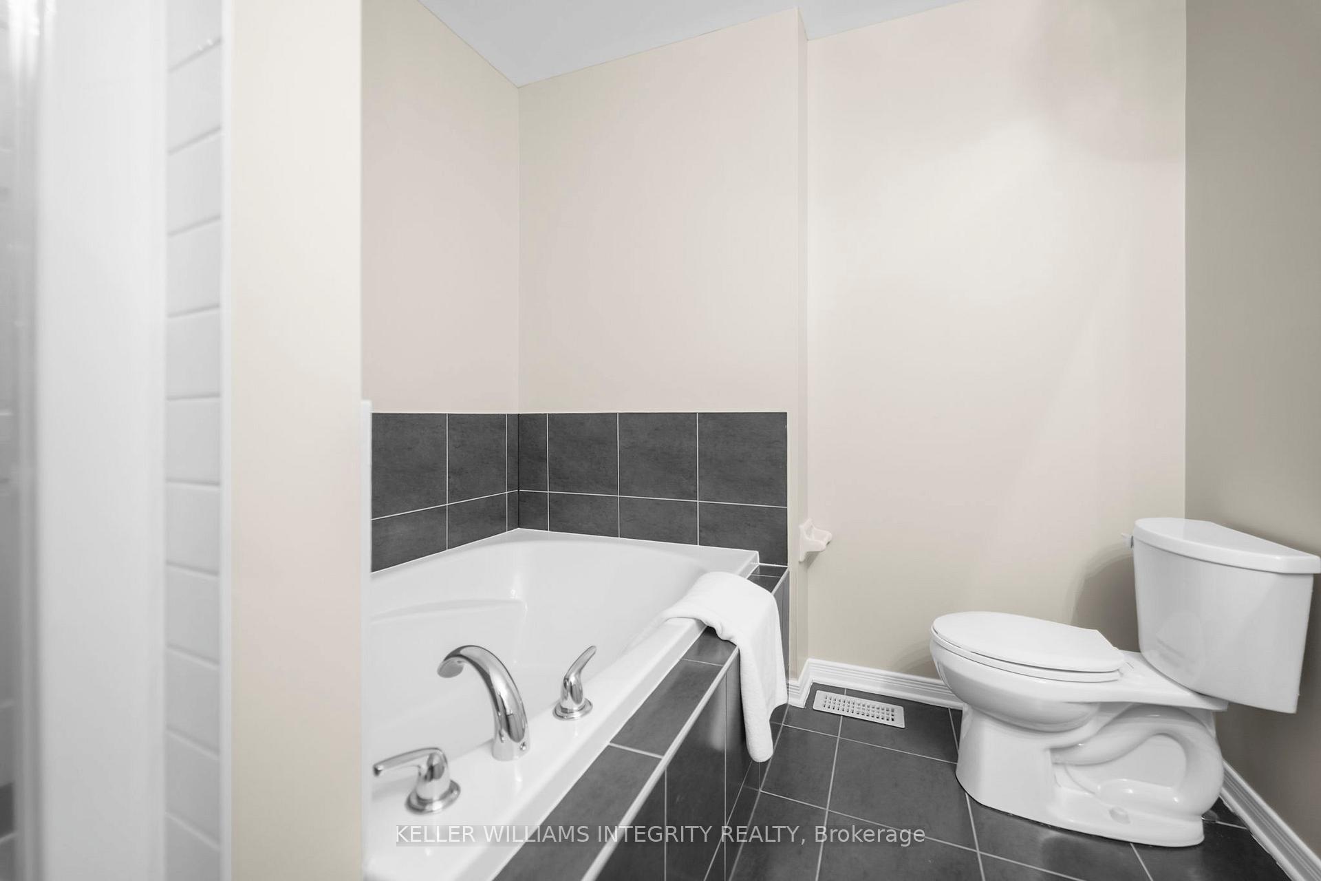 Photo 2 of 124 Caithness Private, Ottawa, Mer Bleue/Bradley Estates/Anderson Park — HOMEH