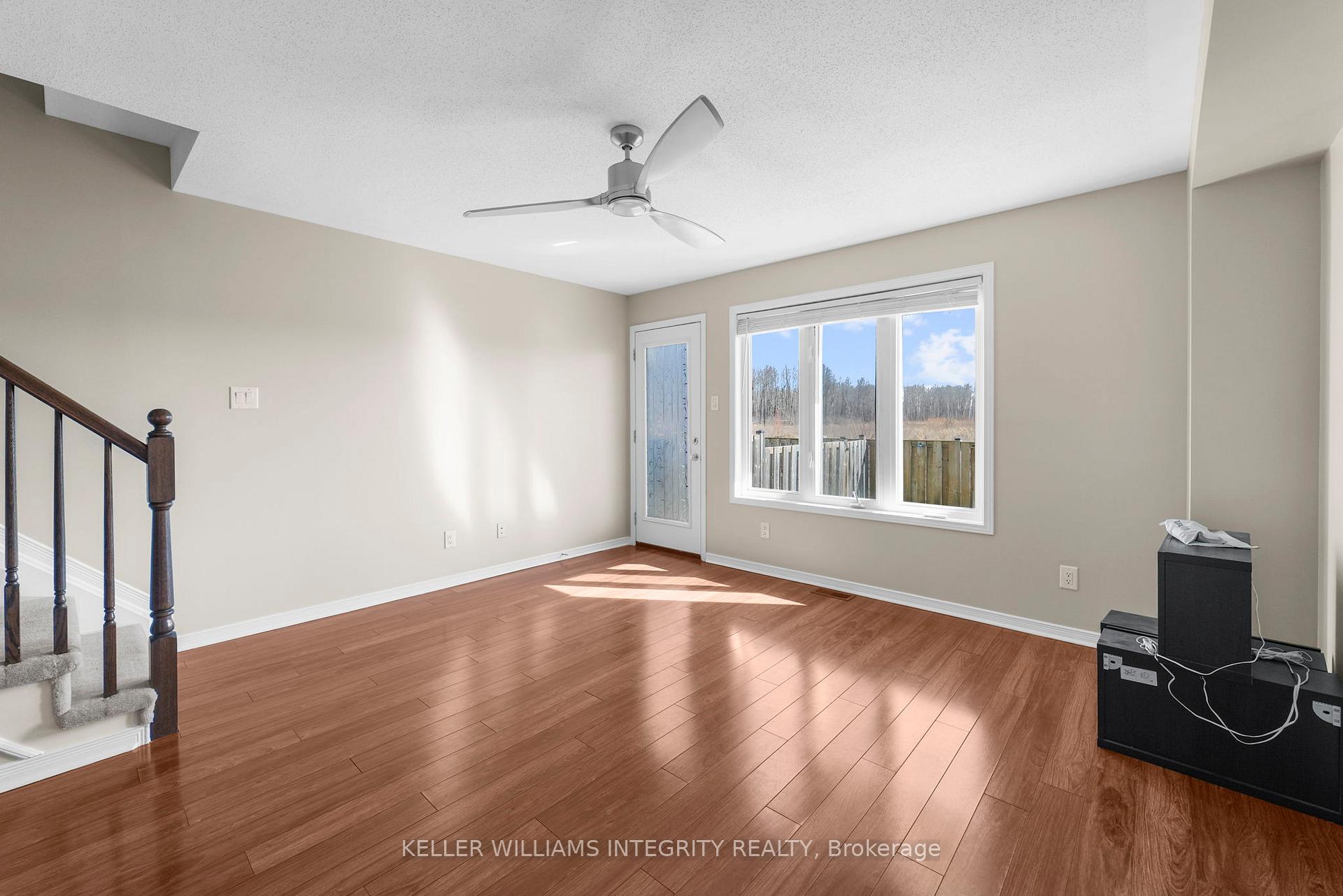 Photo 4 of 124 Caithness Private, Ottawa, Mer Bleue/Bradley Estates/Anderson Park — HOMEH