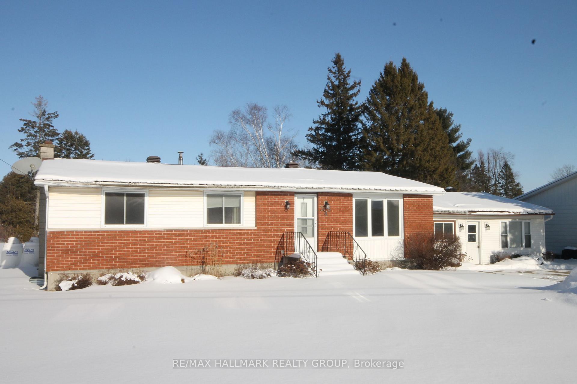 Photo 2 of 343 Pinehill Road, North Grenville, Kemptville — HOMEH