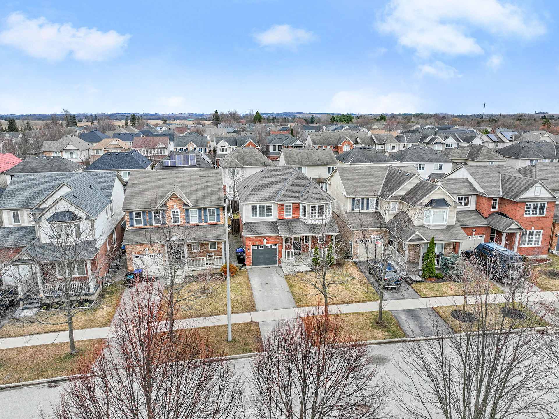 Photo 2 of 9 Kidd Crescent, New Tecumseth, Alliston — HOMEH