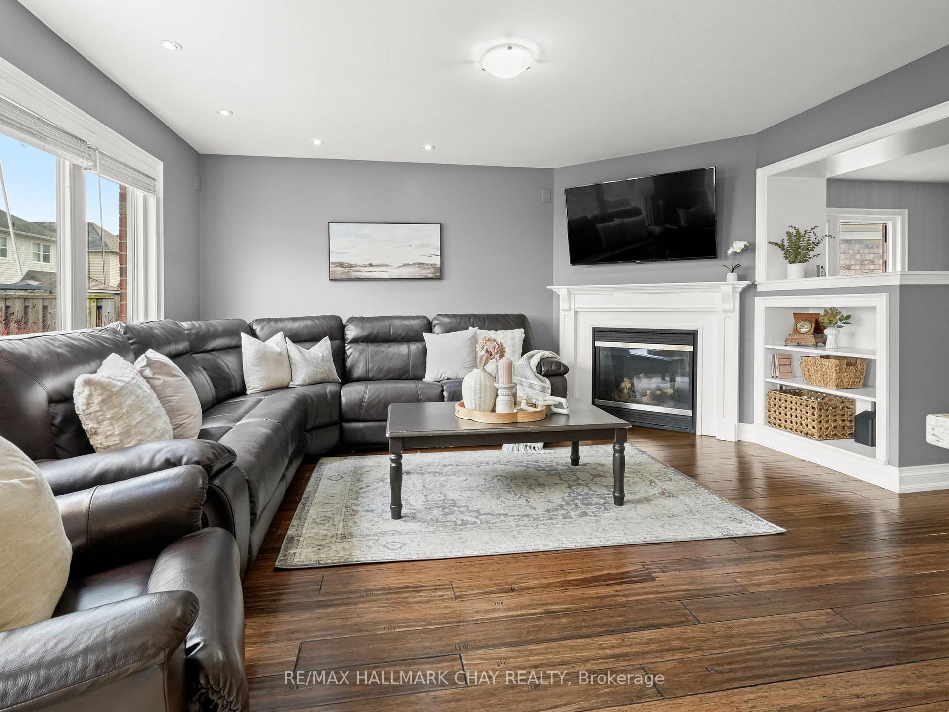 Photo 11 of 9 Kidd Crescent, New Tecumseth, Alliston — HOMEH