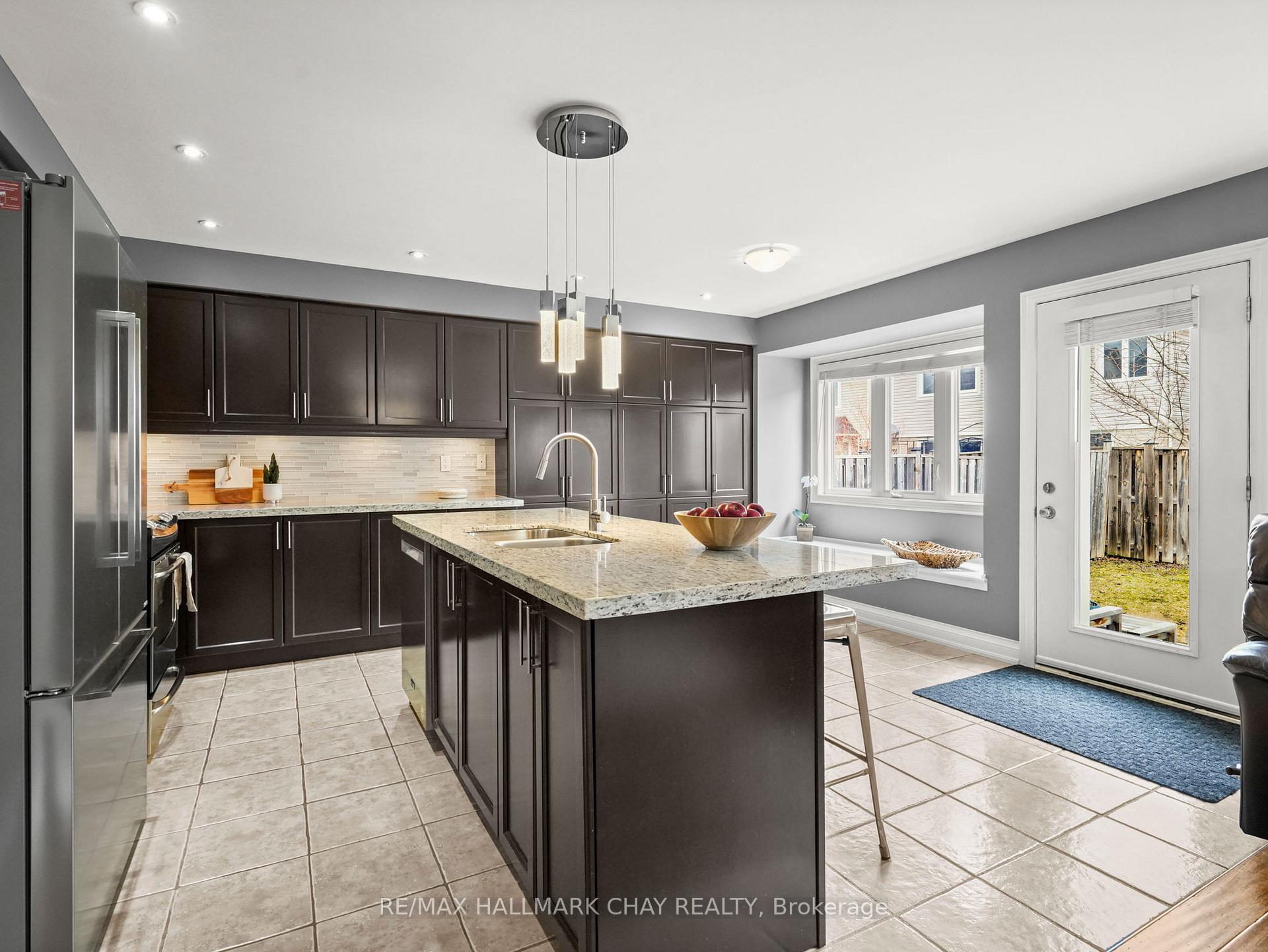 Photo 17 of 9 Kidd Crescent, New Tecumseth, Alliston — HOMEH