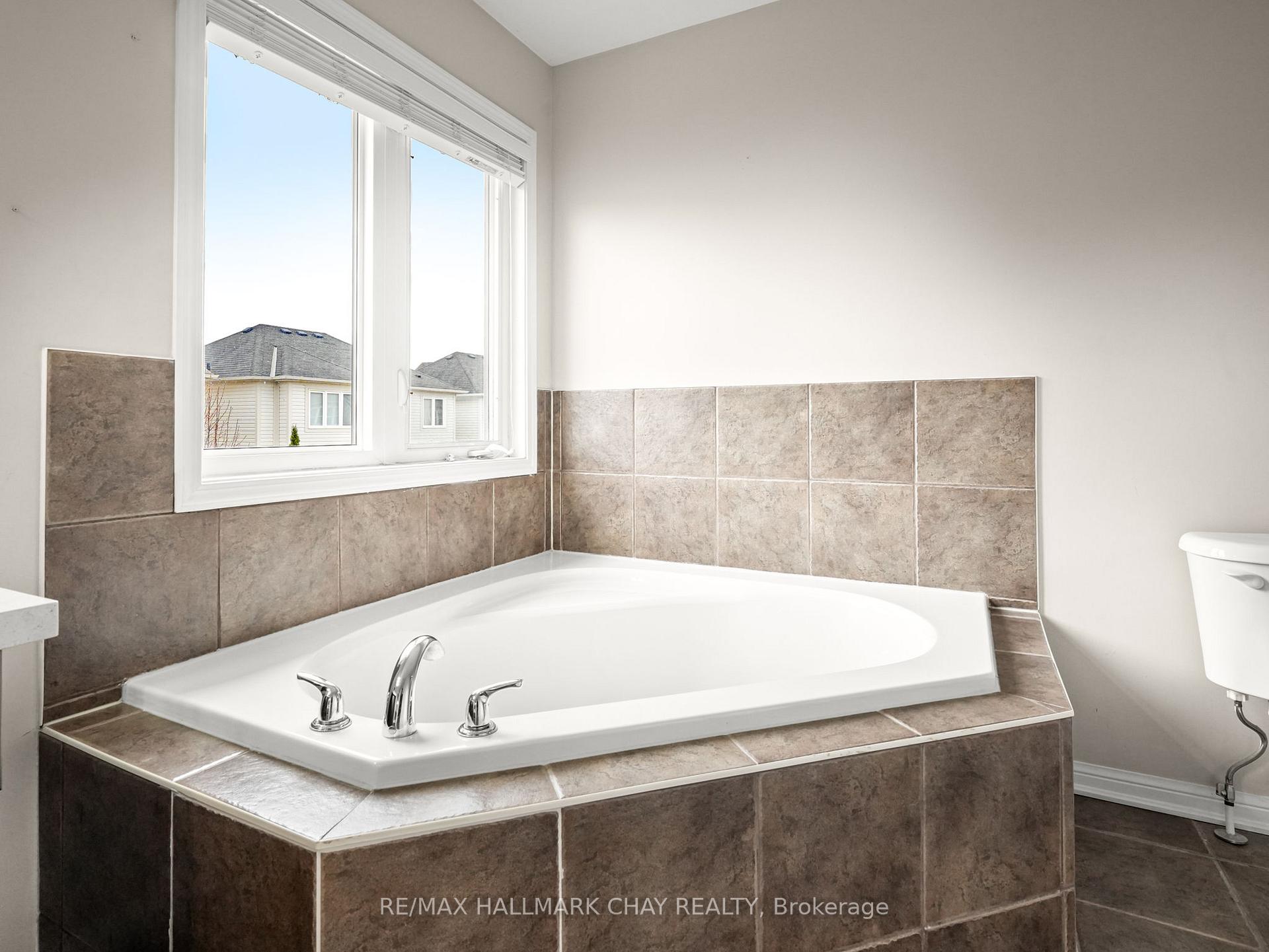 Photo 30 of 9 Kidd Crescent, New Tecumseth, Alliston — HOMEH