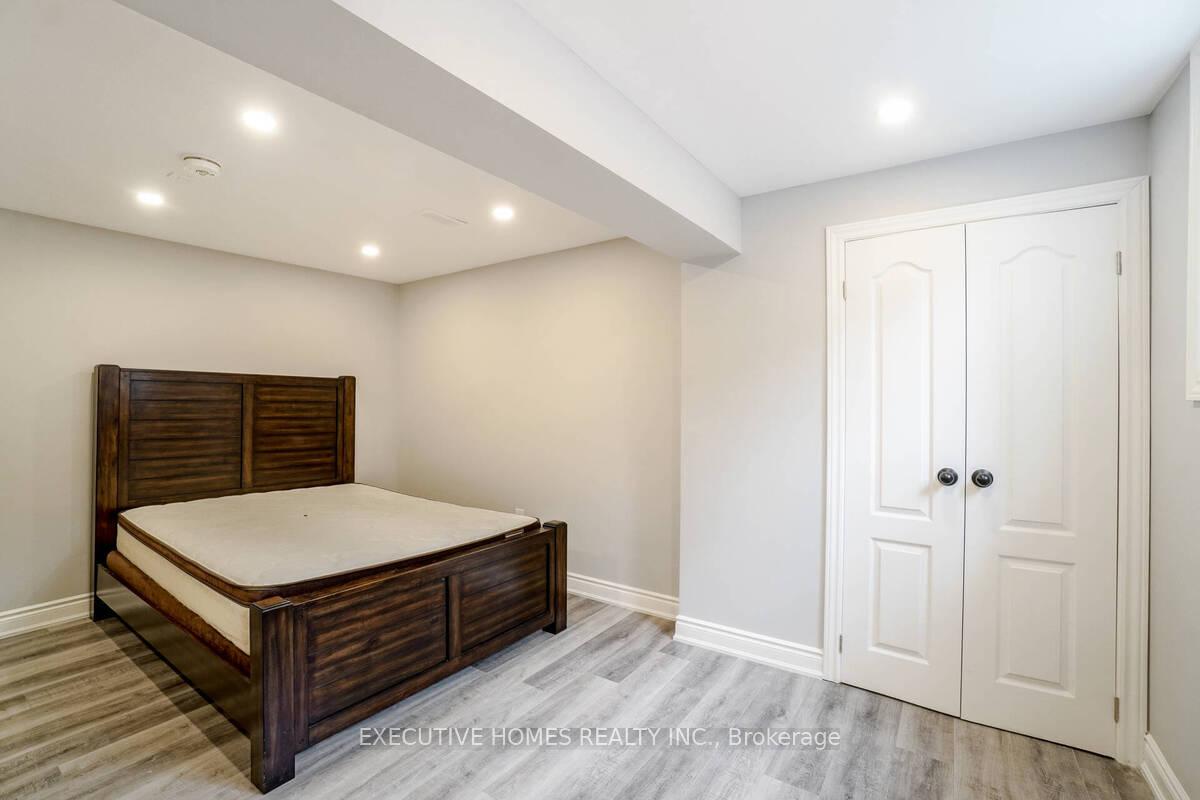 Photo 11 of 348 wrigglesworth Crescent N, Milton, Scott — HOMEH