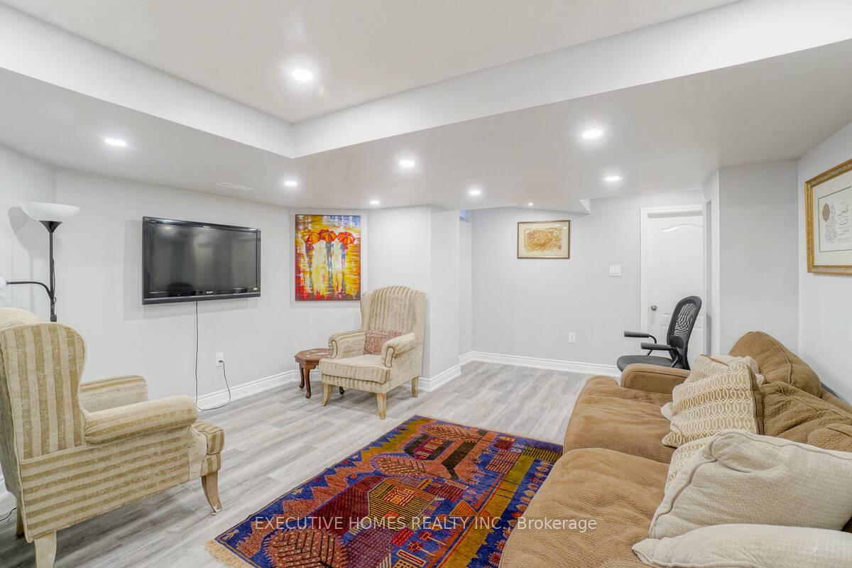 Photo 15 of 348 wrigglesworth Crescent N, Milton, Scott — HOMEH