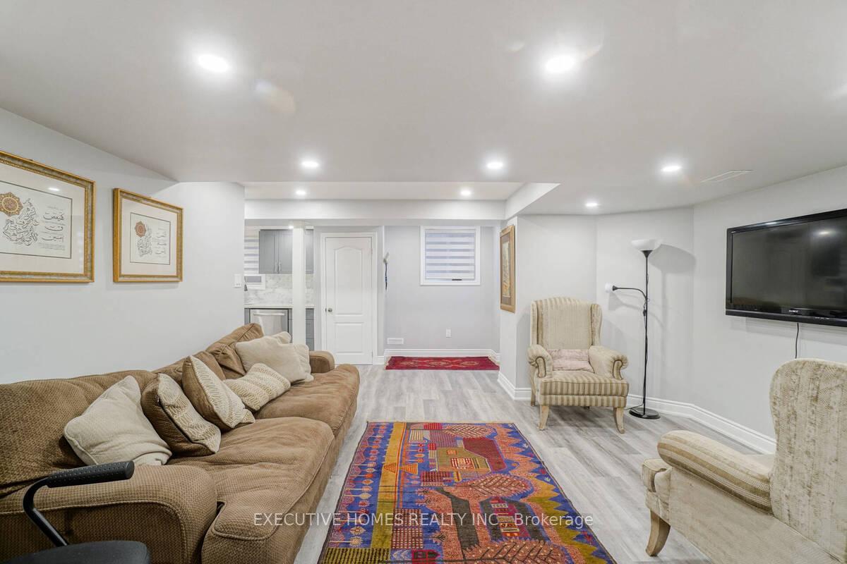 Photo 16 of 348 wrigglesworth Crescent N, Milton, Scott — HOMEH