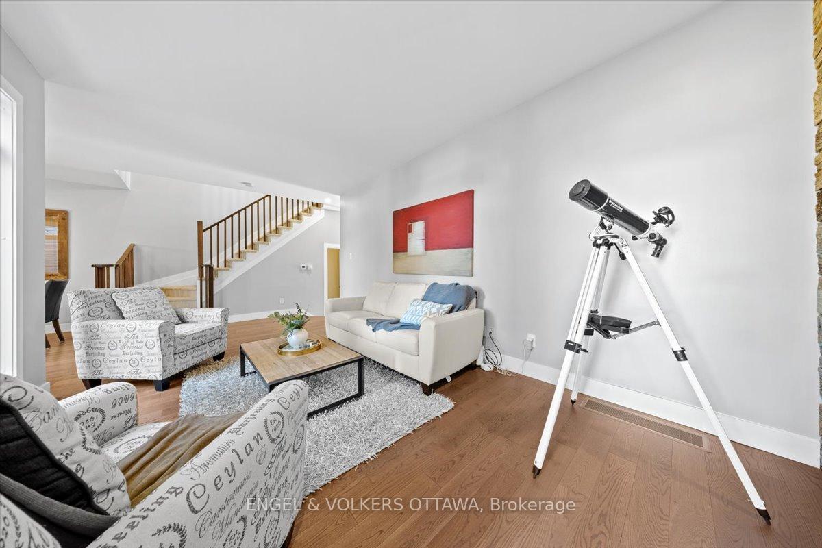 Photo 5 of 1003 Markwick Crescent, Ottawa, Notting Hill/Summerside — HOMEH