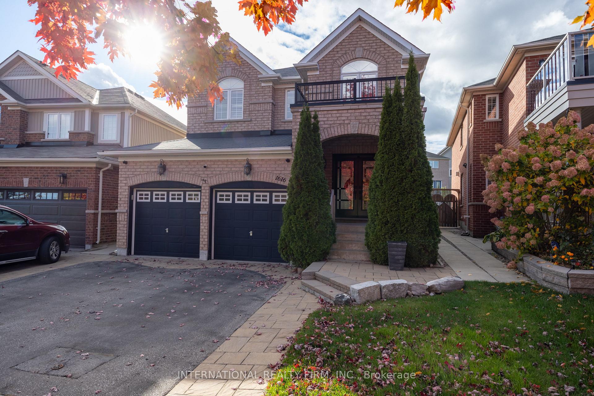 Photo 3 of 1616 Glenbourne Drive, Oshawa, Pinecrest — HOMEH