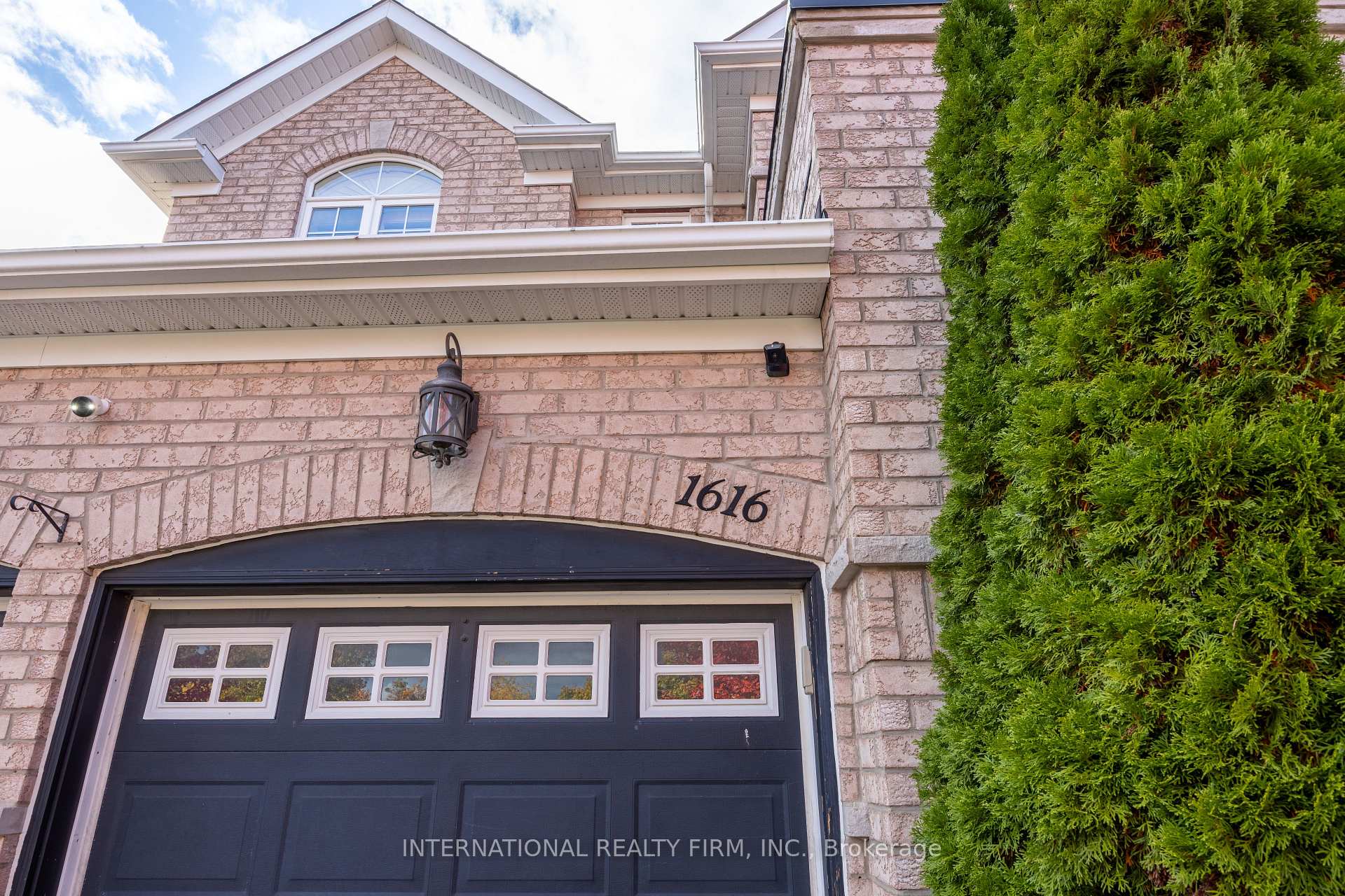 Photo 4 of 1616 Glenbourne Drive, Oshawa, Pinecrest — HOMEH