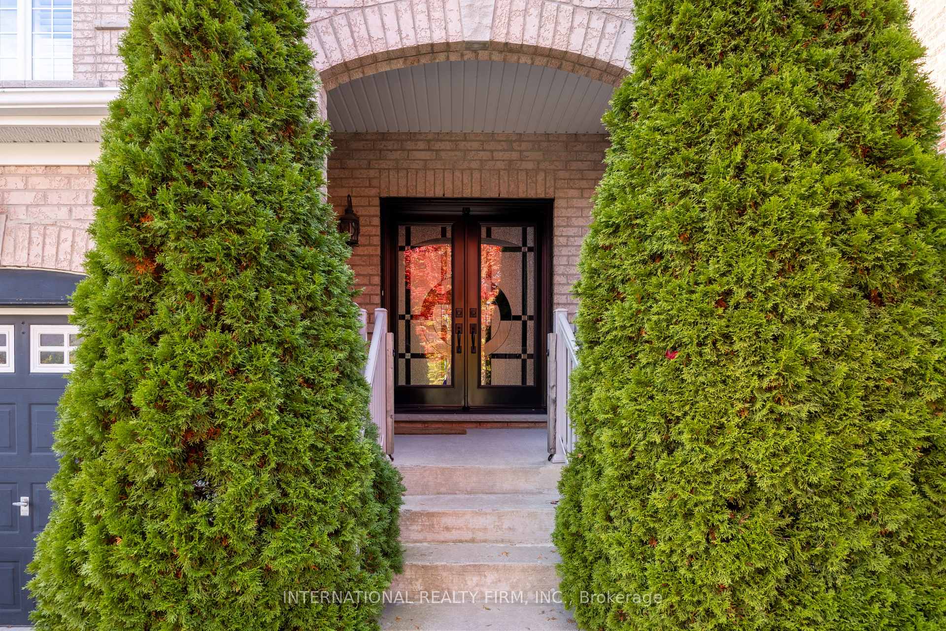 Photo 5 of 1616 Glenbourne Drive, Oshawa, Pinecrest — HOMEH