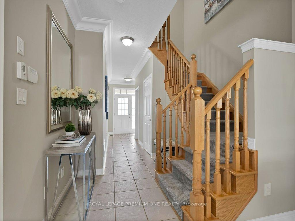Photo 2 of 30 Sharpe Crescent, New Tecumseth, Tottenham — HOMEH